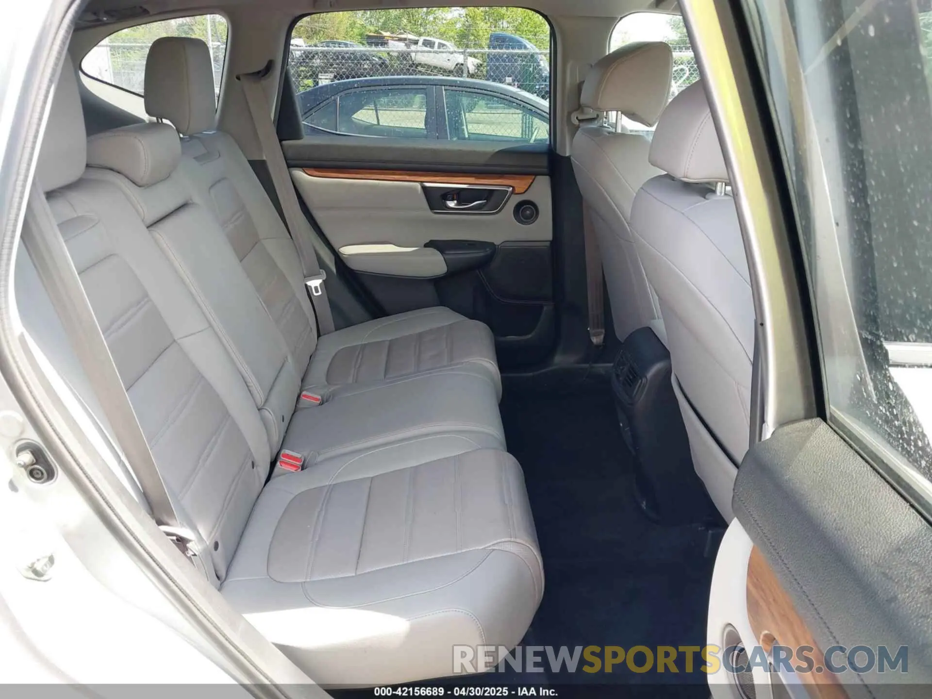 8 Photograph of a damaged car 5J6RW2H86KL037464 HONDA CR-V 2019