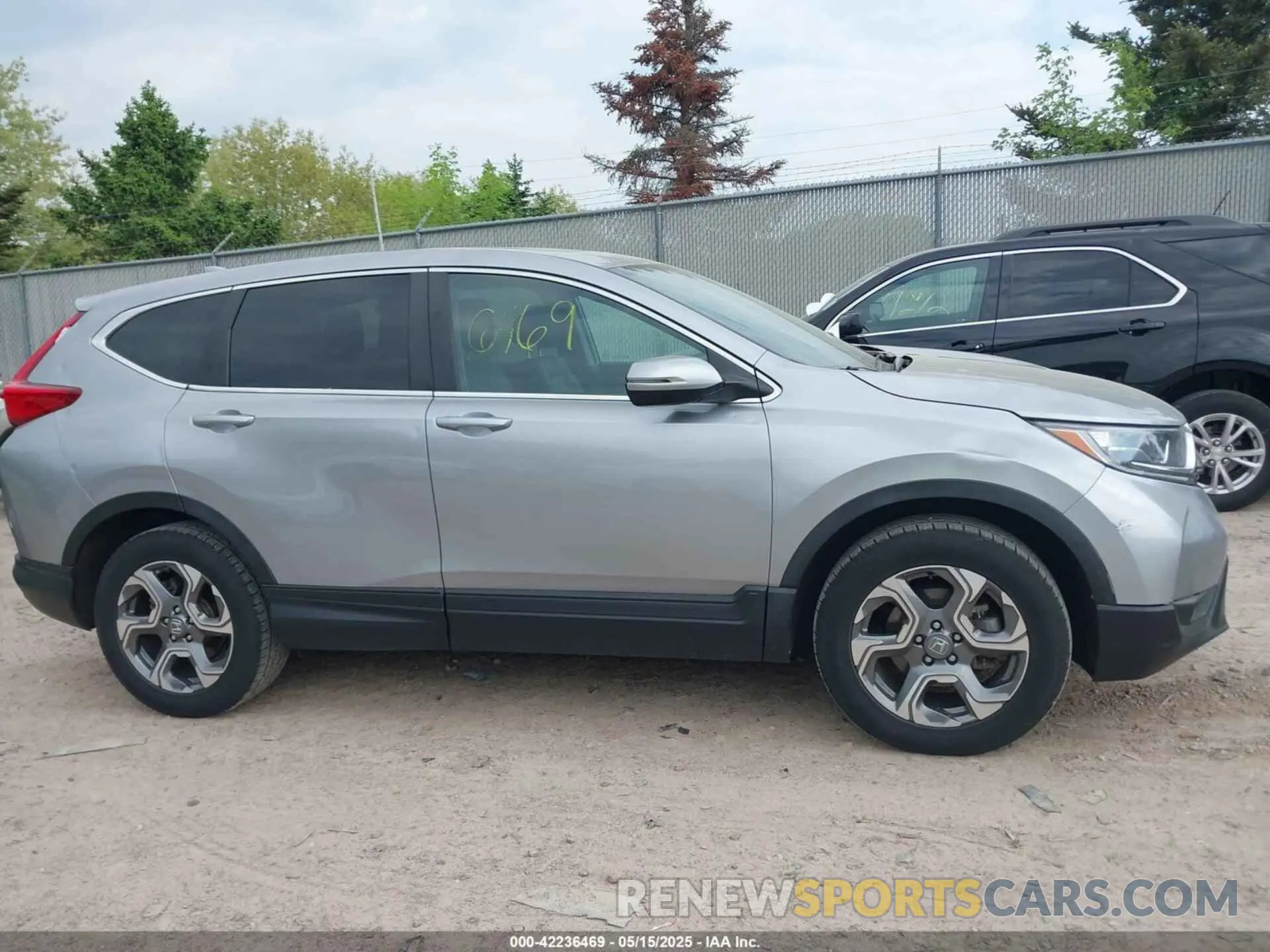 13 Photograph of a damaged car 5J6RW2H88KL002408 HONDA CR-V 2019