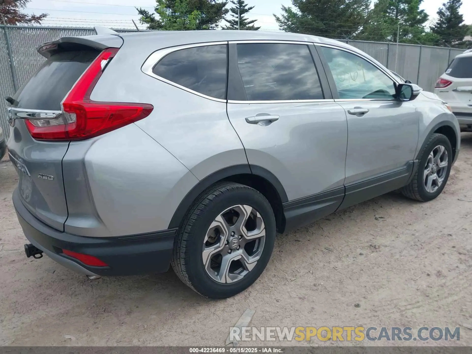 4 Photograph of a damaged car 5J6RW2H88KL002408 HONDA CR-V 2019
