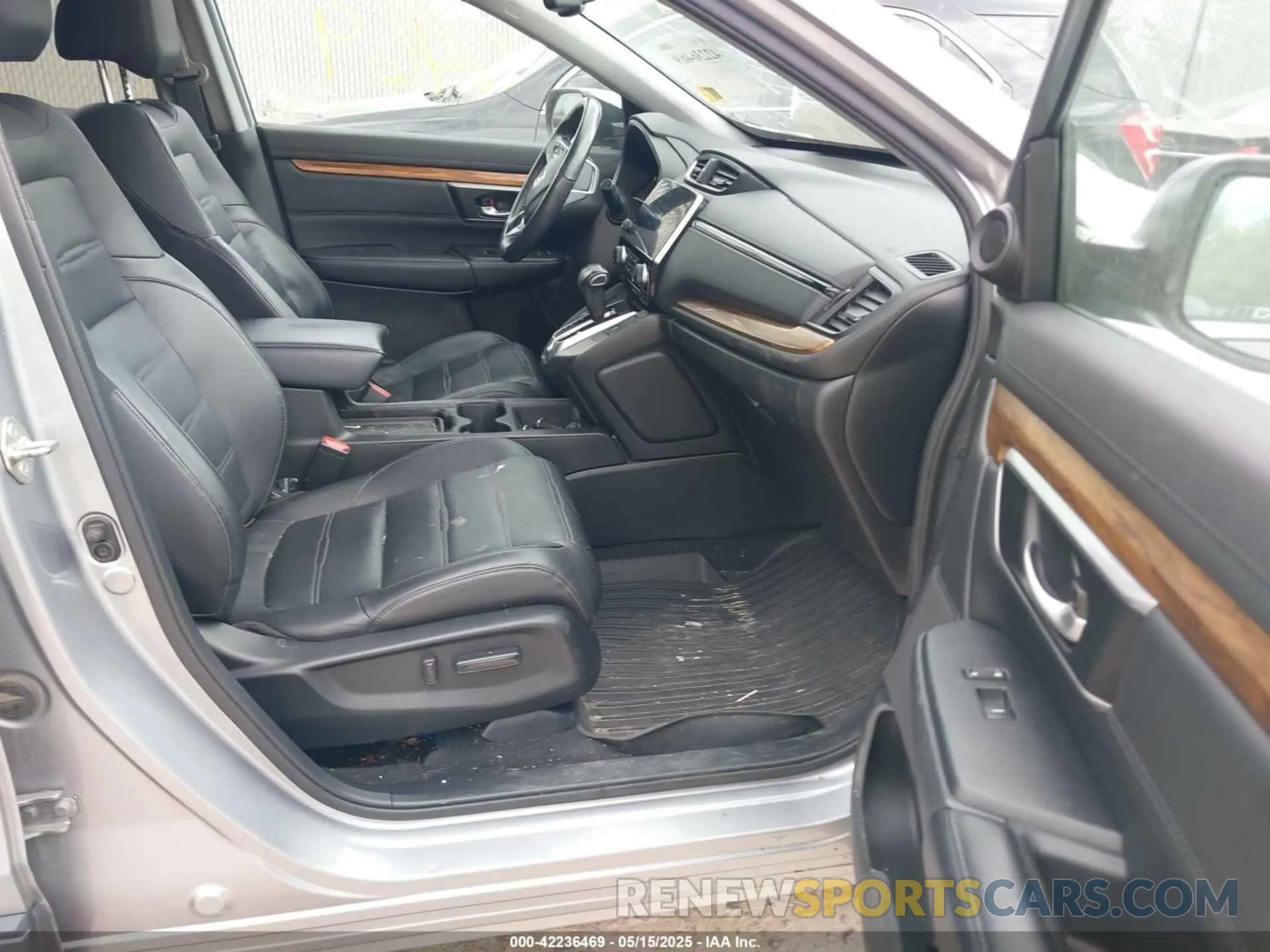 5 Photograph of a damaged car 5J6RW2H88KL002408 HONDA CR-V 2019