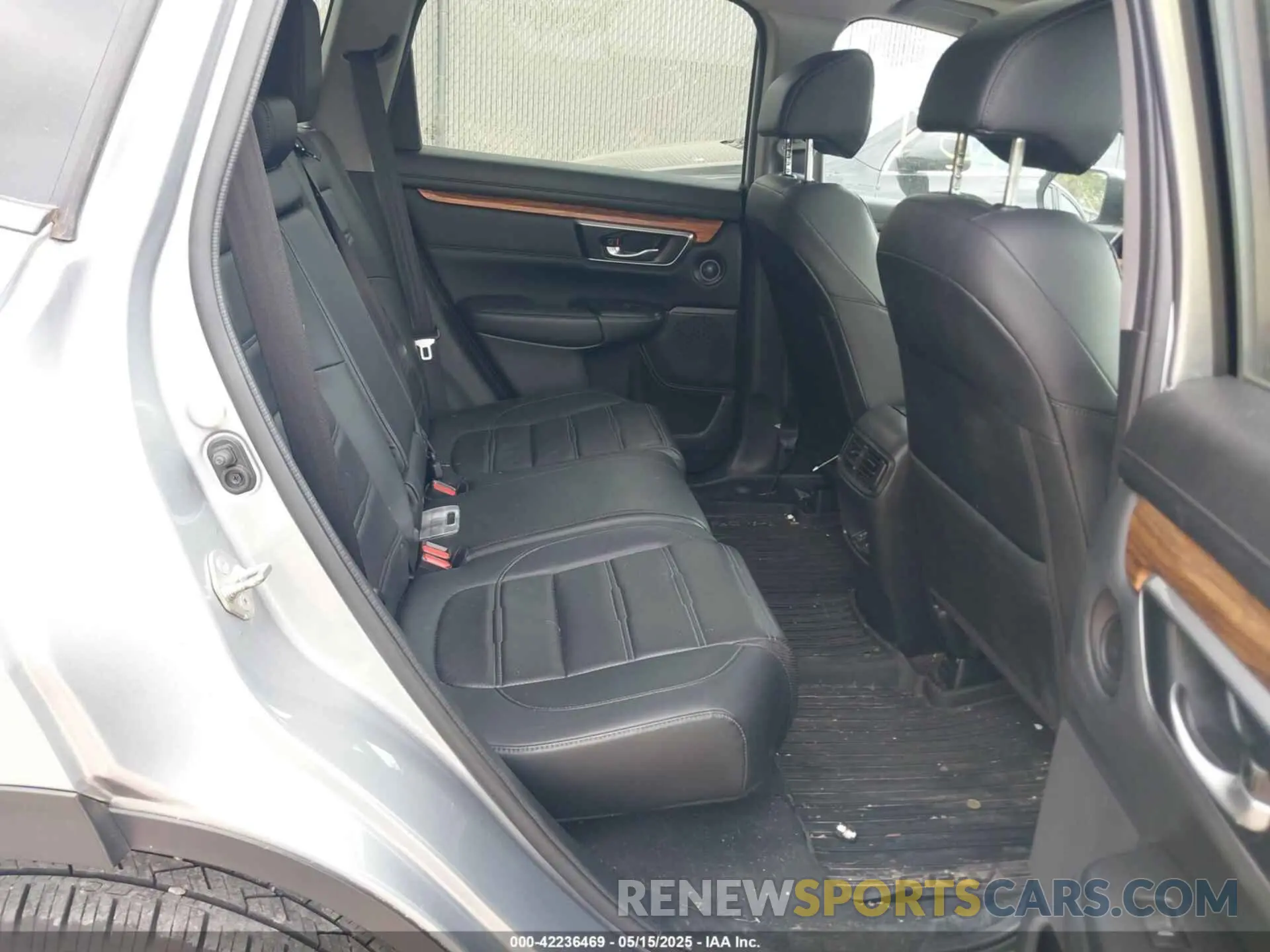 8 Photograph of a damaged car 5J6RW2H88KL002408 HONDA CR-V 2019