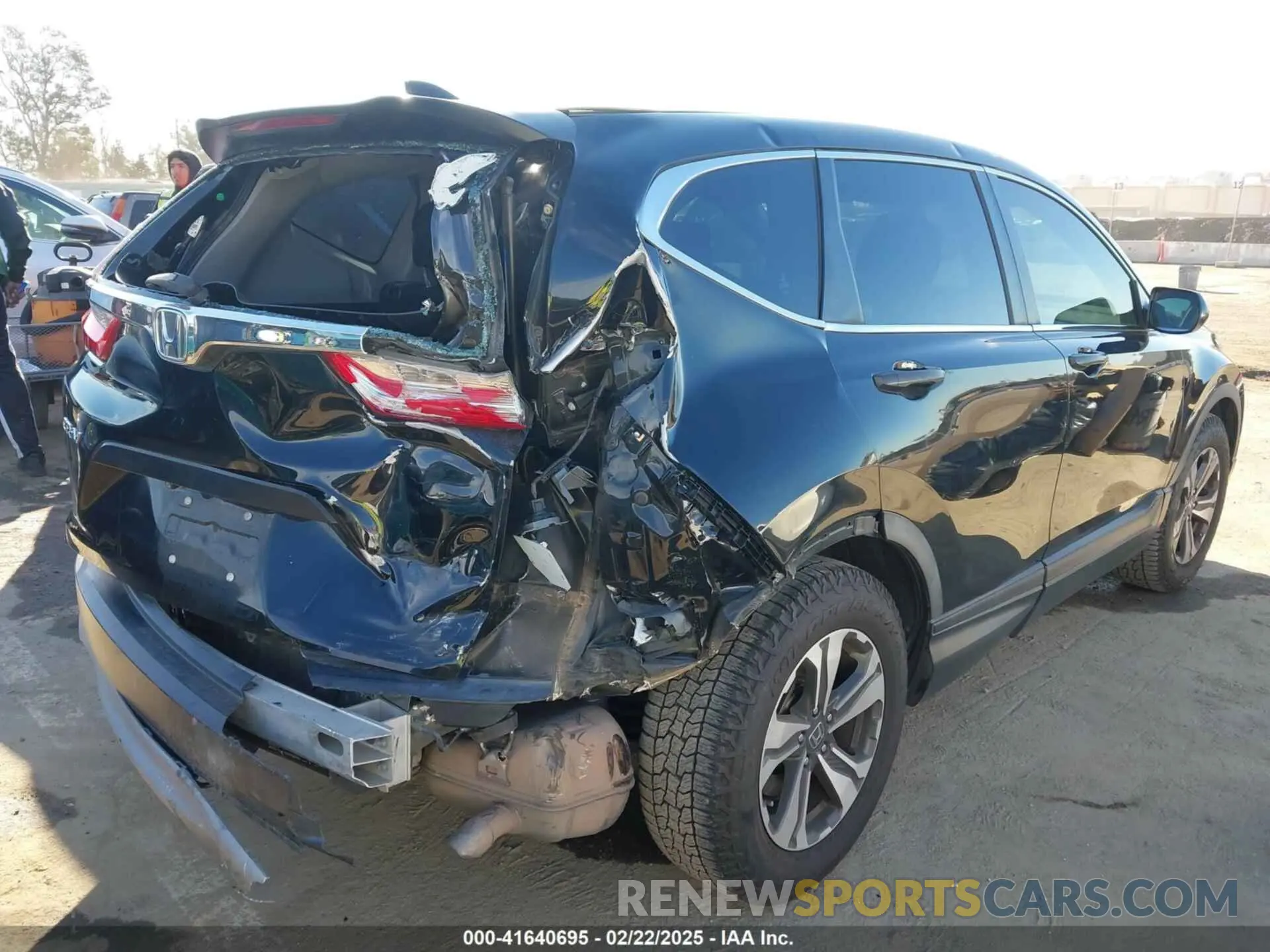 4 Photograph of a damaged car 5J6RW5H32KL003303 HONDA CR-V 2019