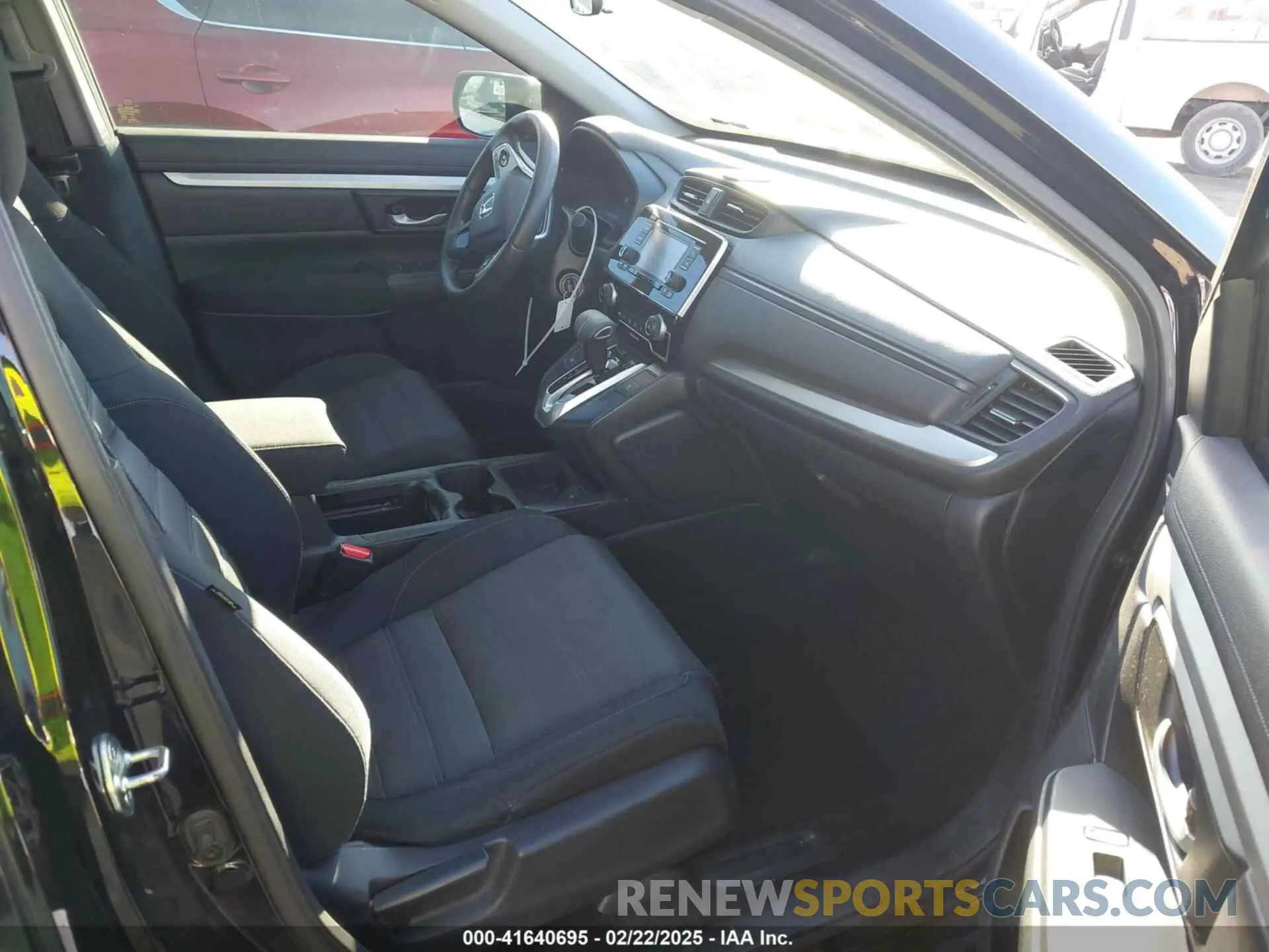 5 Photograph of a damaged car 5J6RW5H32KL003303 HONDA CR-V 2019