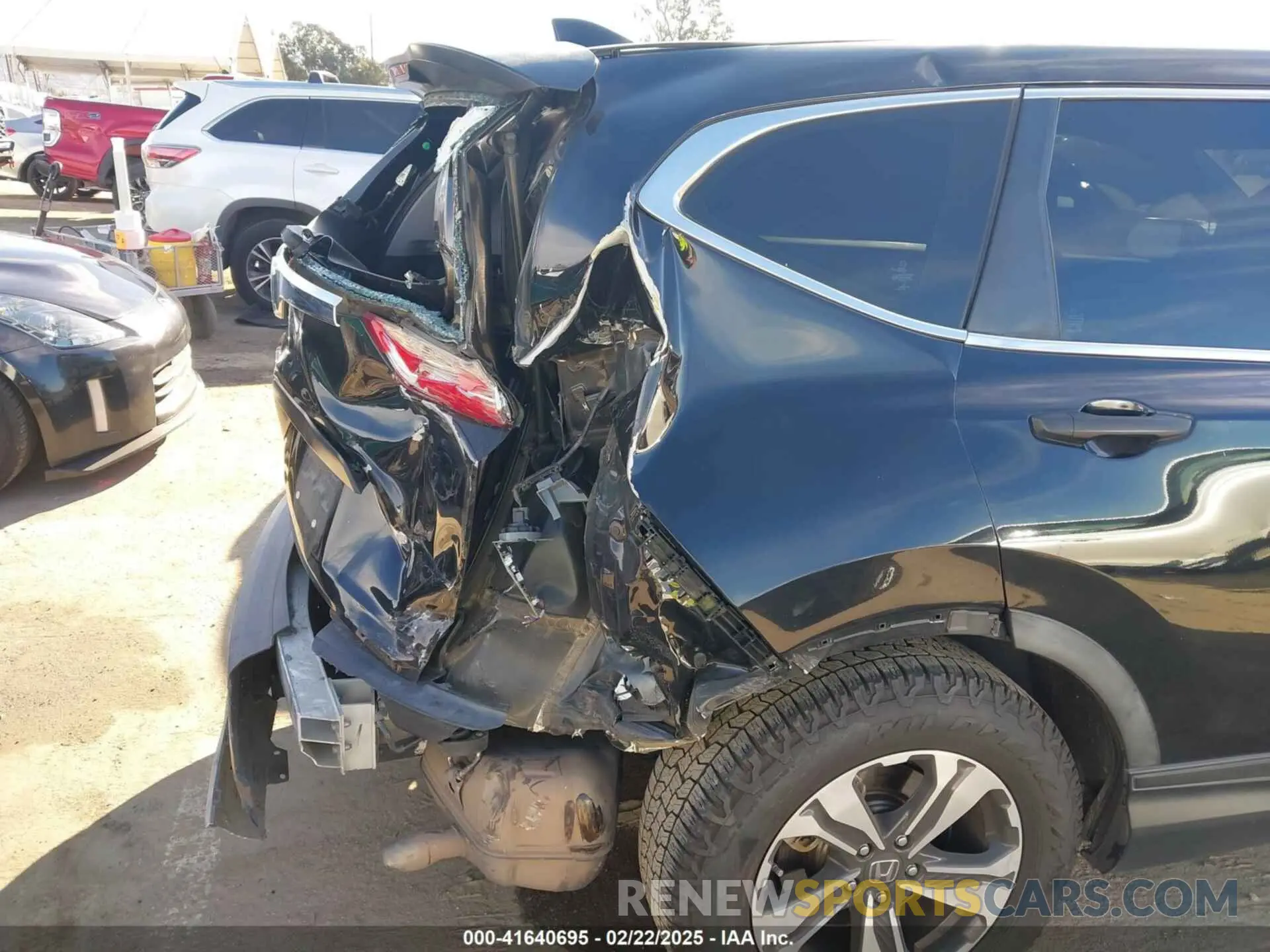 6 Photograph of a damaged car 5J6RW5H32KL003303 HONDA CR-V 2019