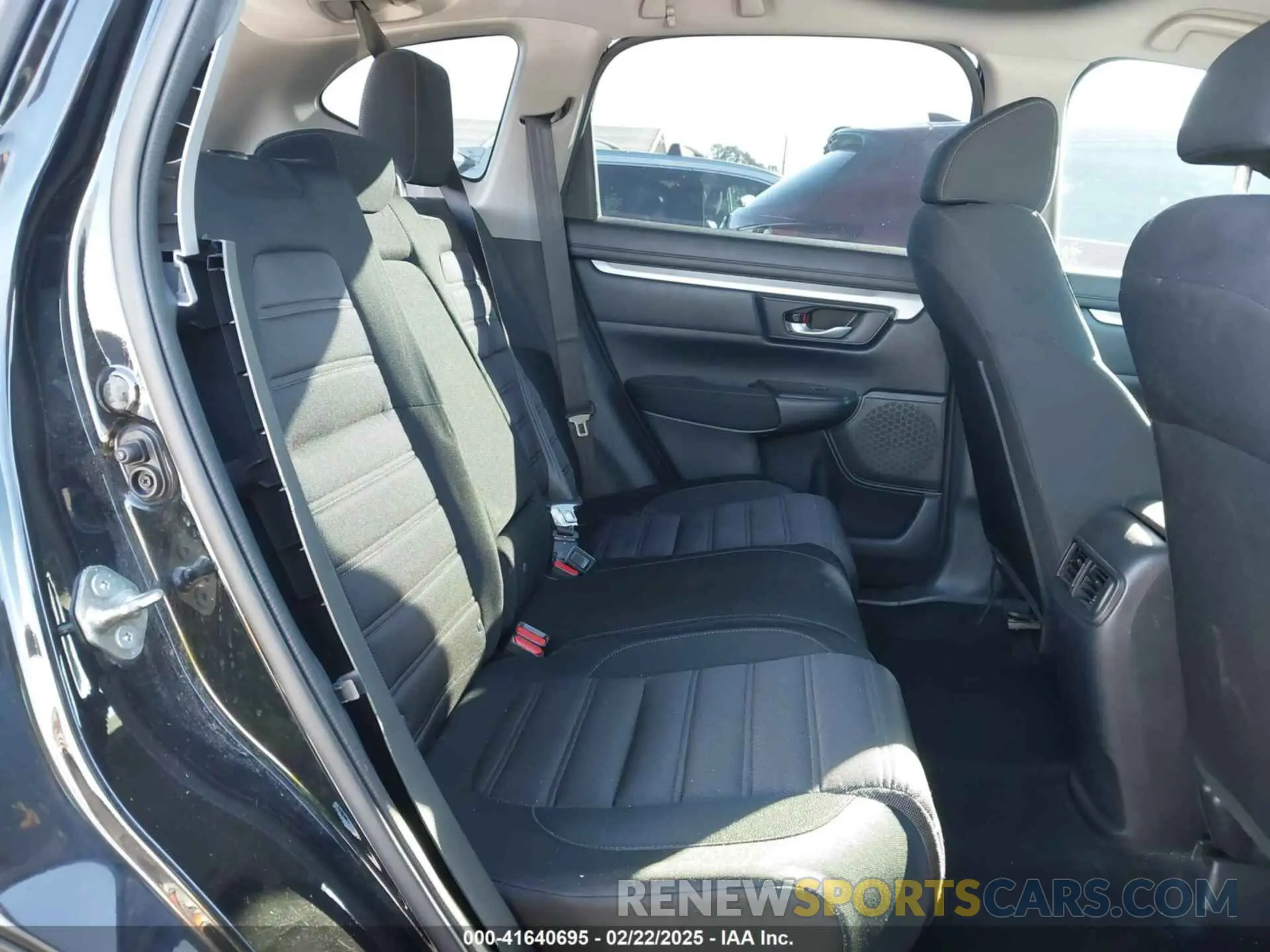 8 Photograph of a damaged car 5J6RW5H32KL003303 HONDA CR-V 2019