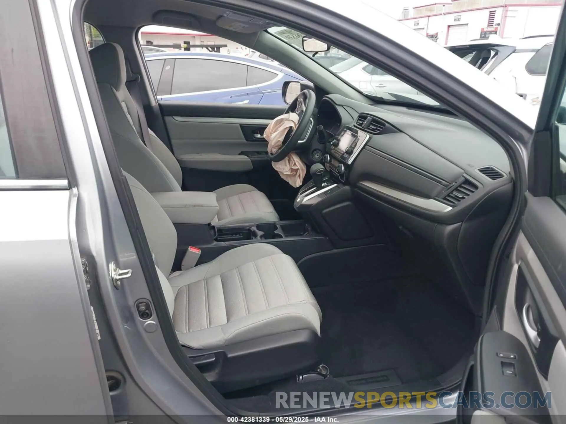 5 Photograph of a damaged car 5J6RW5H36KL002591 HONDA CR-V 2019