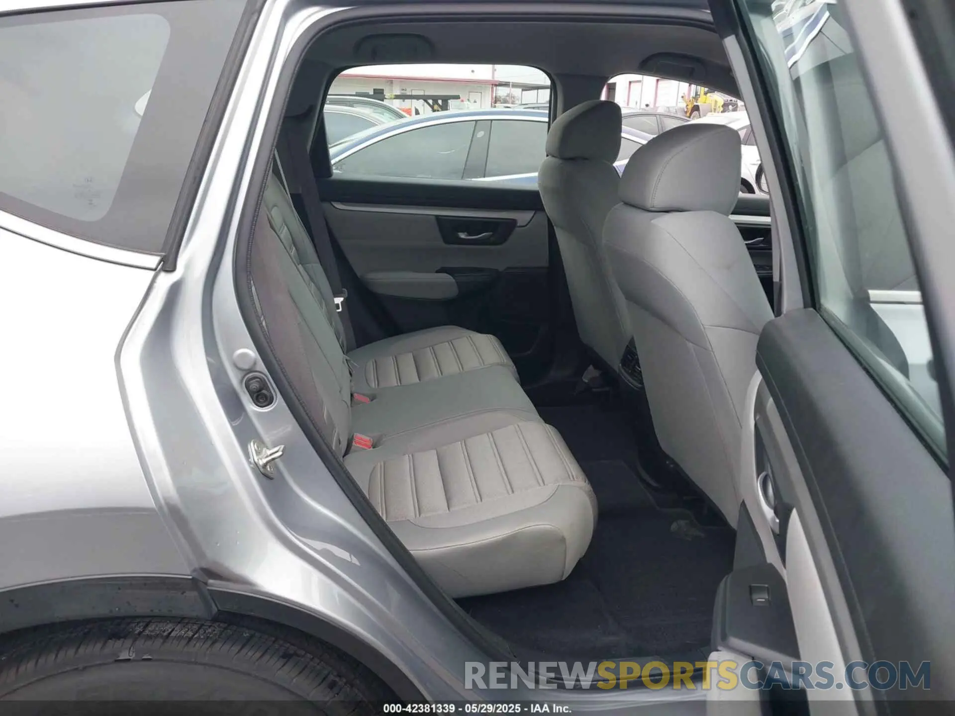 8 Photograph of a damaged car 5J6RW5H36KL002591 HONDA CR-V 2019