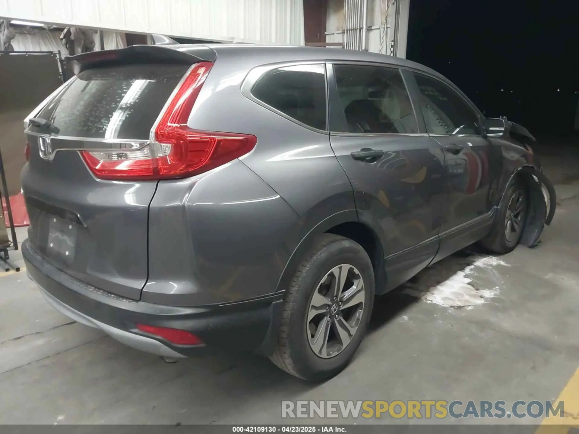 4 Photograph of a damaged car 5J6RW5H38KL005105 HONDA CR-V 2019