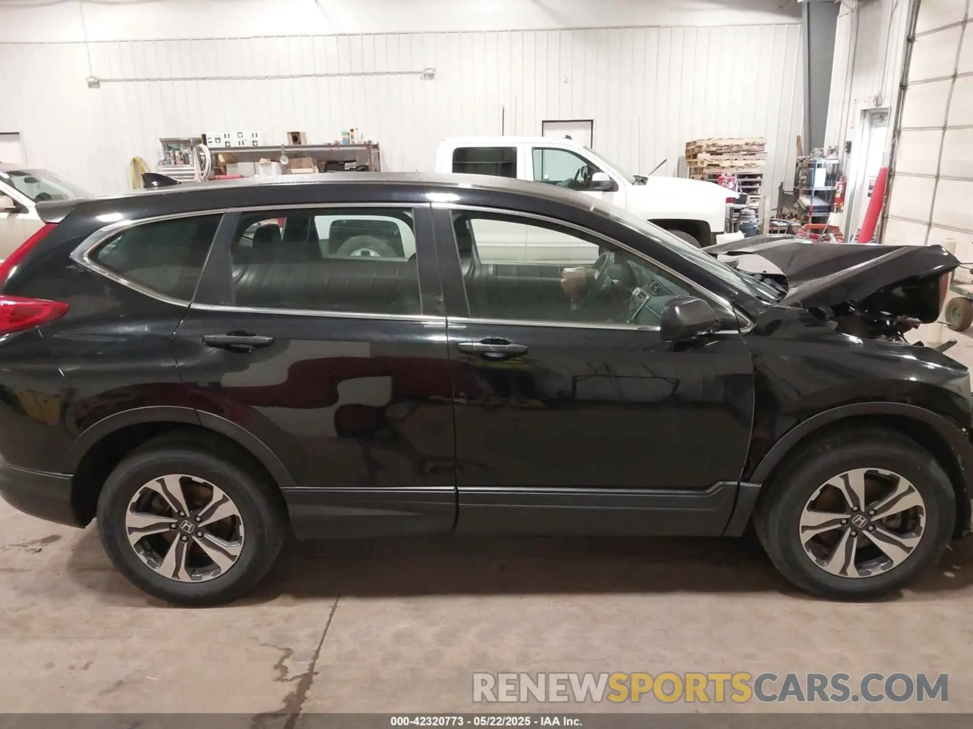 14 Photograph of a damaged car 5J6RW6H30KL003046 HONDA CR-V 2019