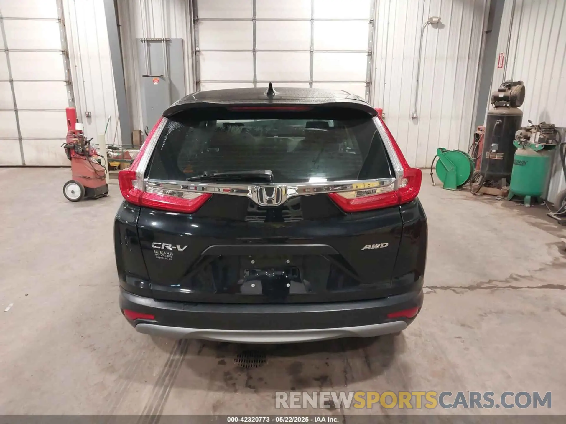 17 Photograph of a damaged car 5J6RW6H30KL003046 HONDA CR-V 2019