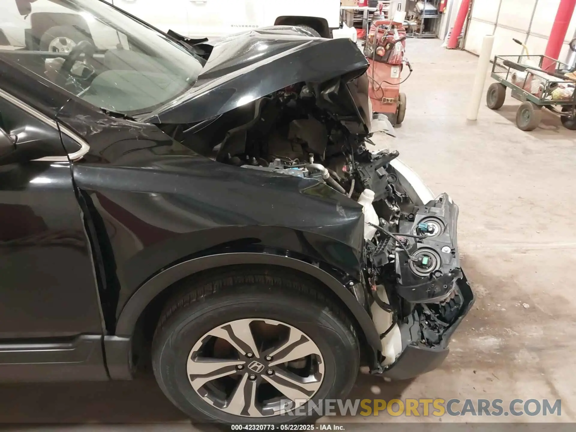 18 Photograph of a damaged car 5J6RW6H30KL003046 HONDA CR-V 2019