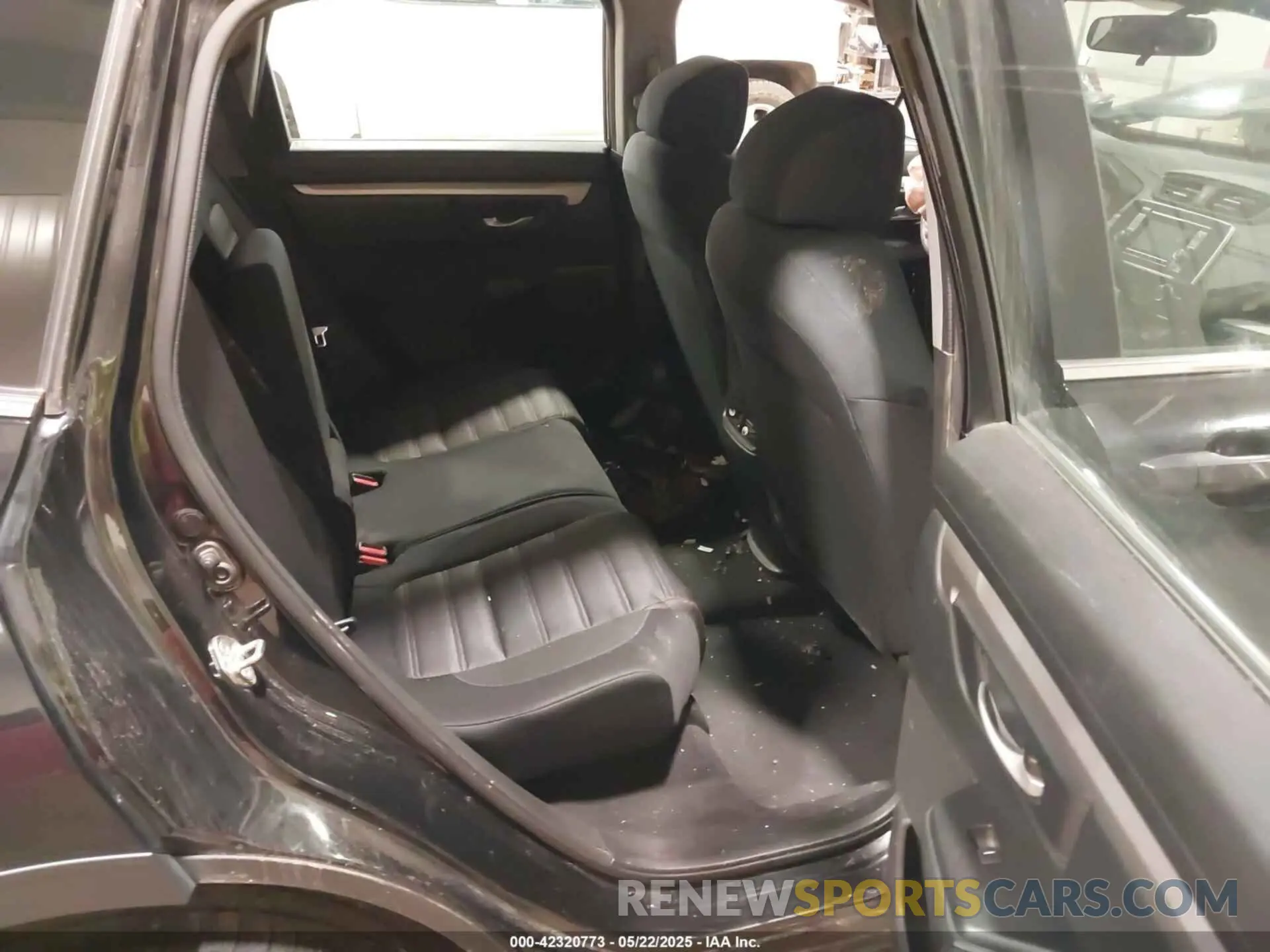 8 Photograph of a damaged car 5J6RW6H30KL003046 HONDA CR-V 2019