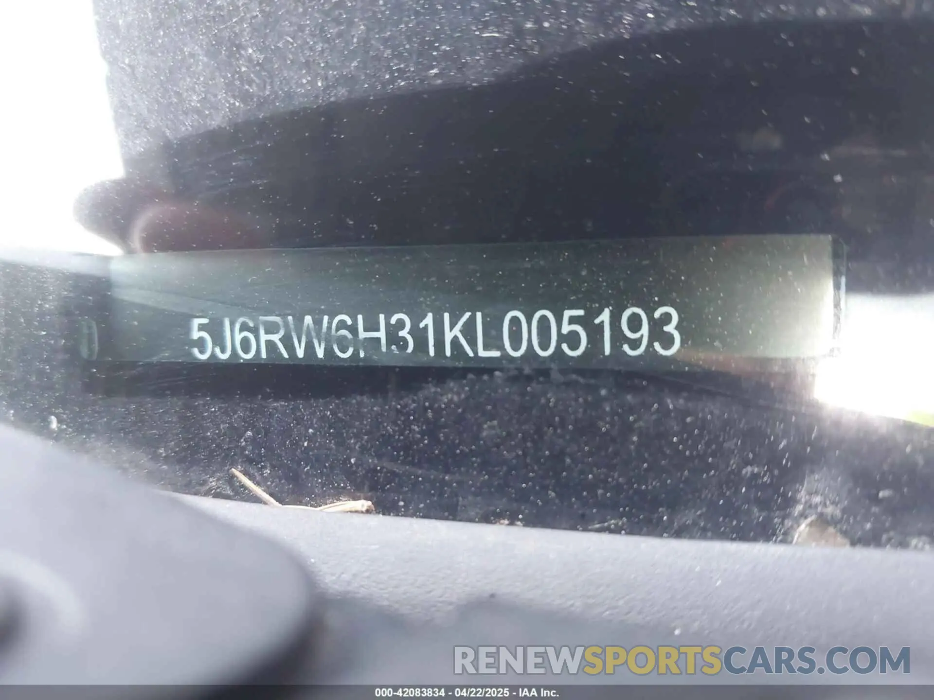 17 Photograph of a damaged car 5J6RW6H31KL005193 HONDA CR-V 2019
