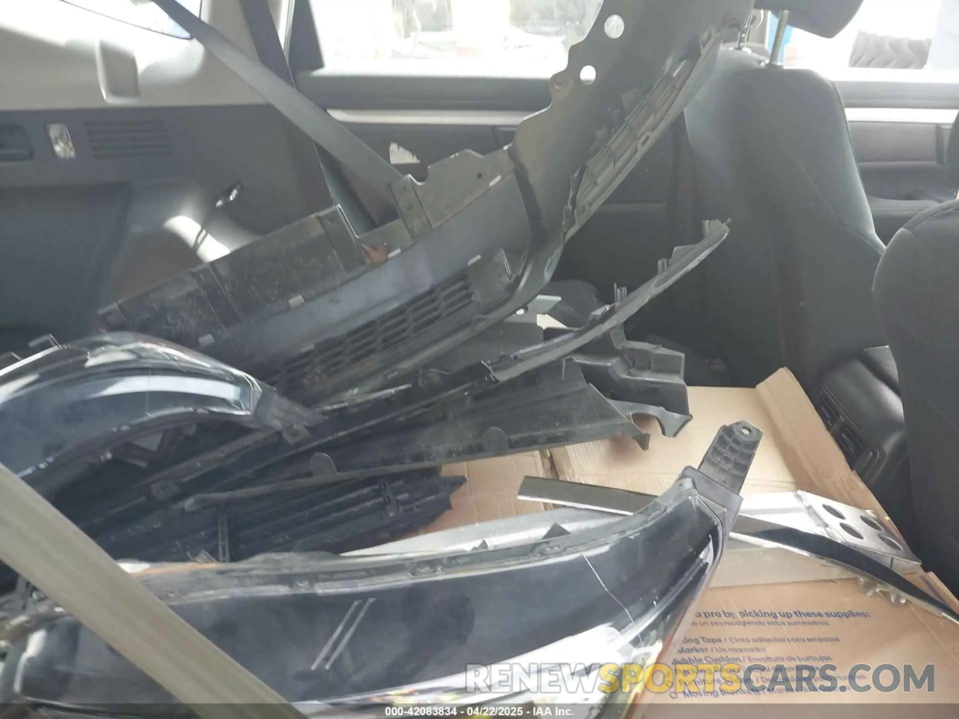 8 Photograph of a damaged car 5J6RW6H31KL005193 HONDA CR-V 2019