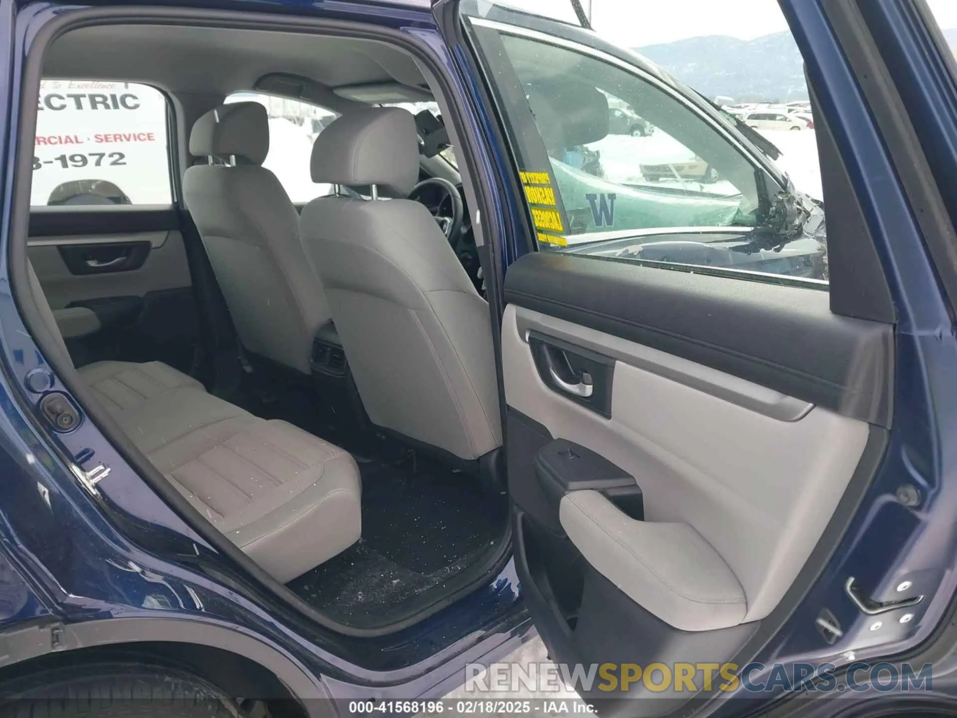 8 Photograph of a damaged car 5J6RW6H35KL000434 HONDA CR-V 2019