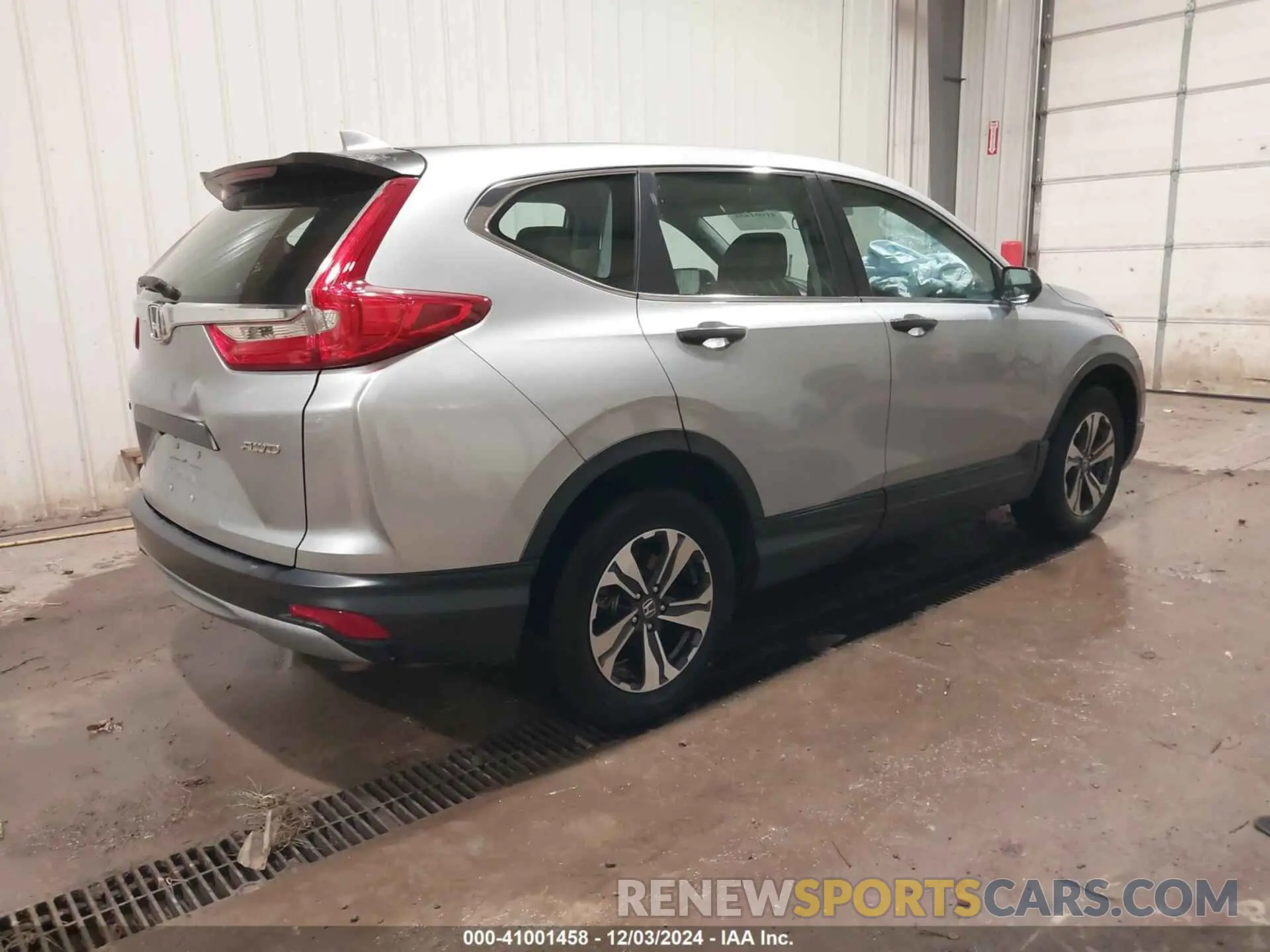 4 Photograph of a damaged car 5J6RW6H35KL001664 HONDA CR-V 2019