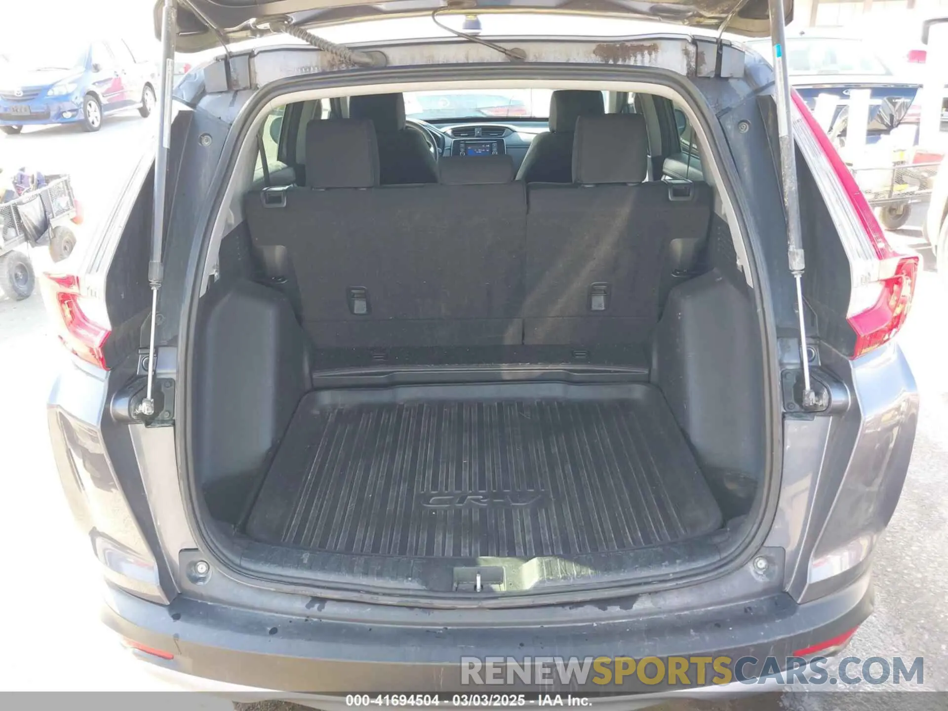 18 Photograph of a damaged car 5J6RW6H39KL006446 HONDA CR-V 2019