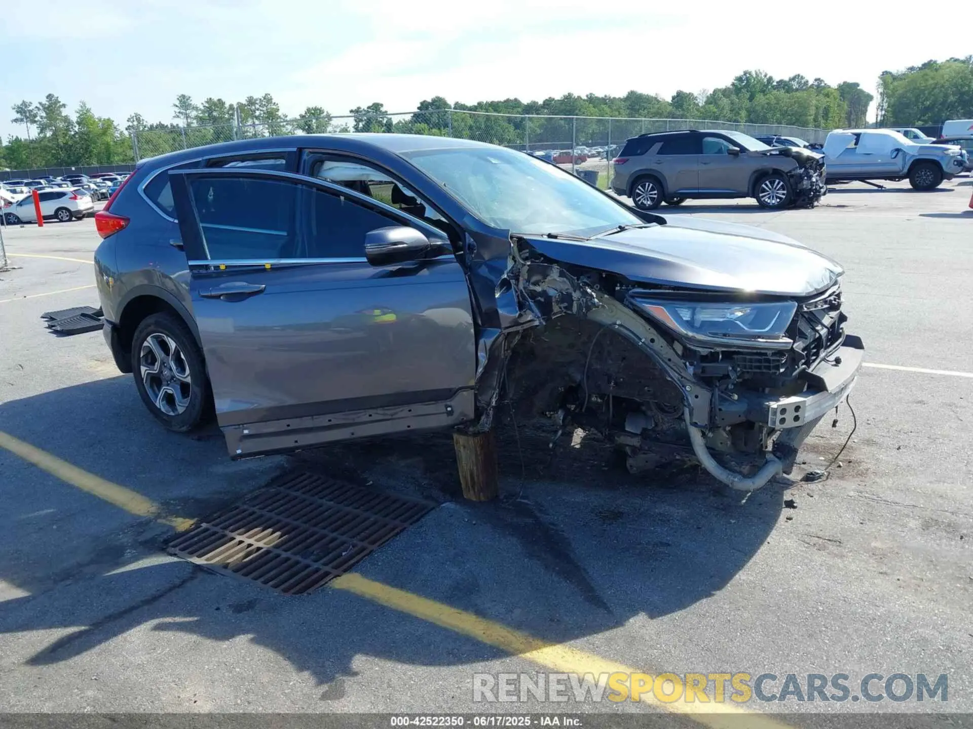 1 Photograph of a damaged car 7FARW1H50KE021676 HONDA CR-V 2019