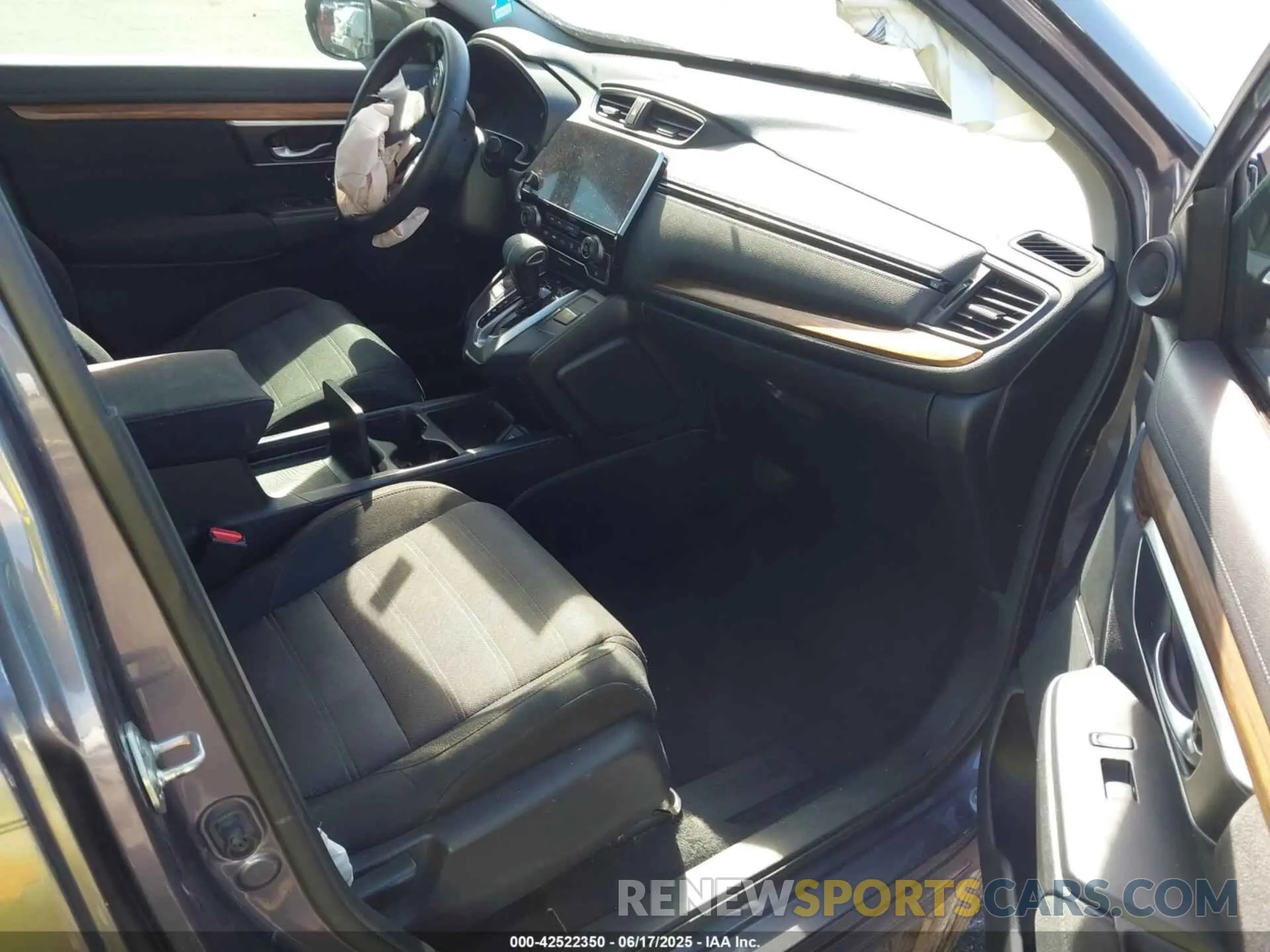 5 Photograph of a damaged car 7FARW1H50KE021676 HONDA CR-V 2019