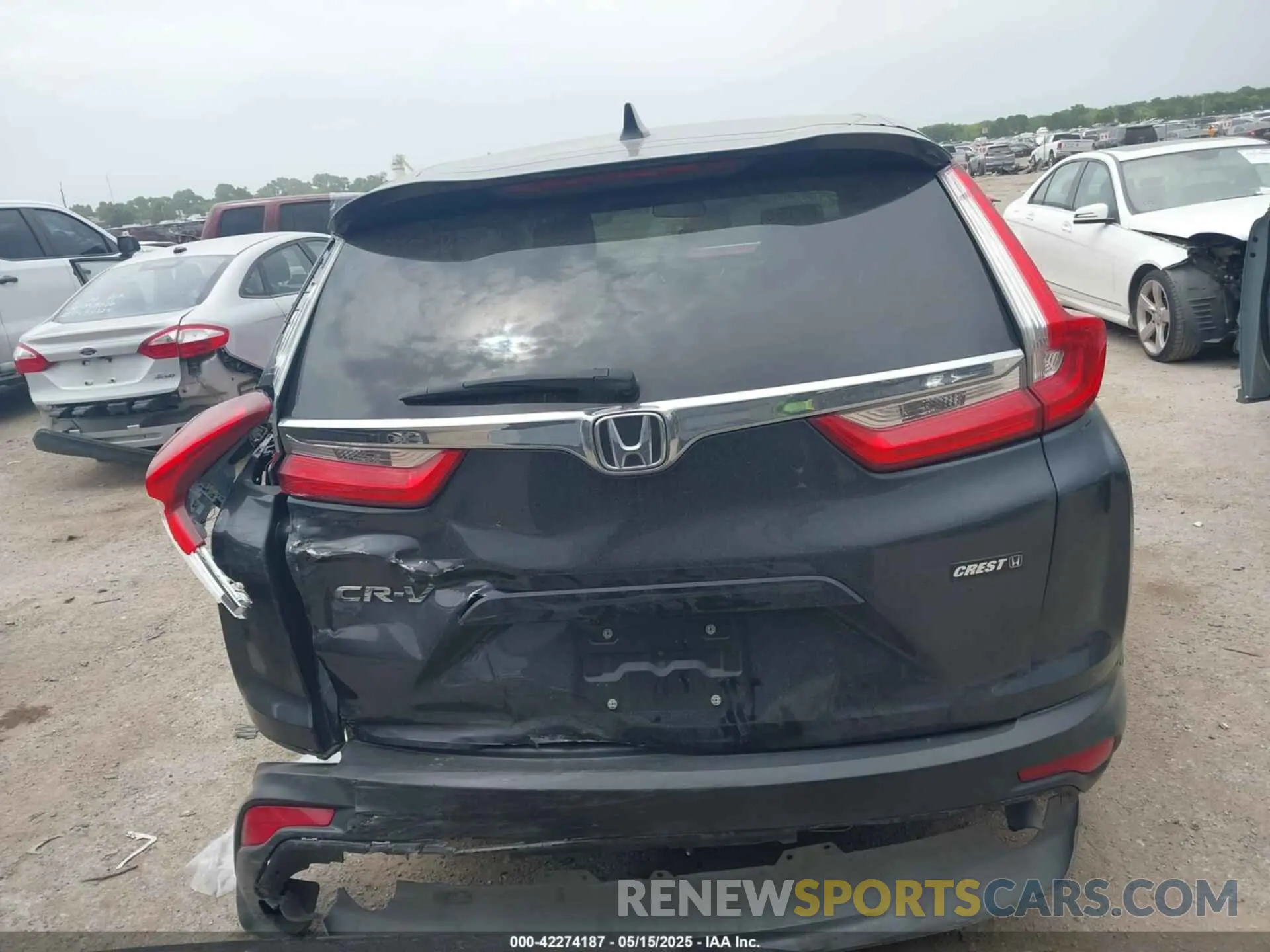 17 Photograph of a damaged car 7FARW1H51KE005325 HONDA CR-V 2019