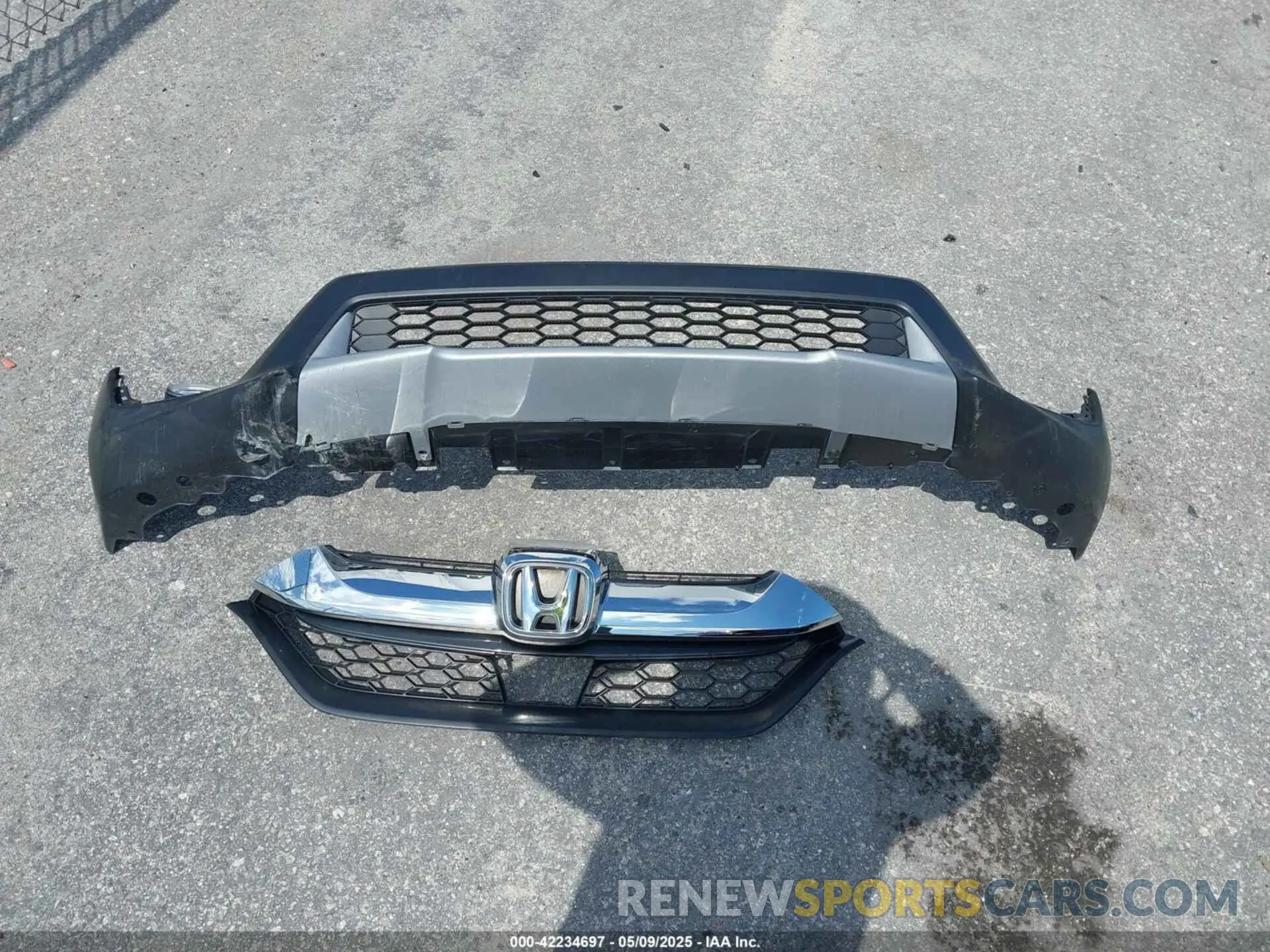 11 Photograph of a damaged car 7FARW1H51KE008046 HONDA CR-V 2019
