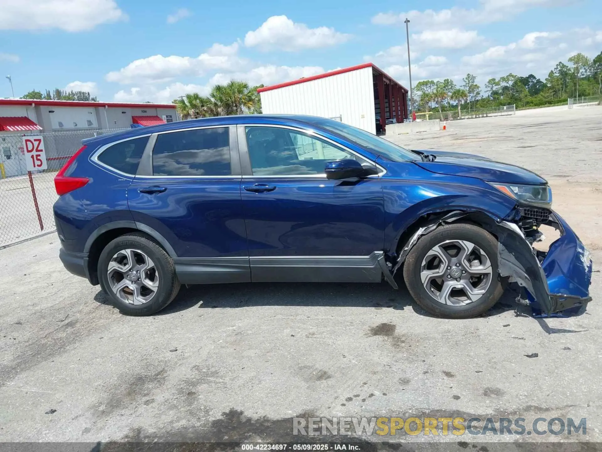 13 Photograph of a damaged car 7FARW1H51KE008046 HONDA CR-V 2019