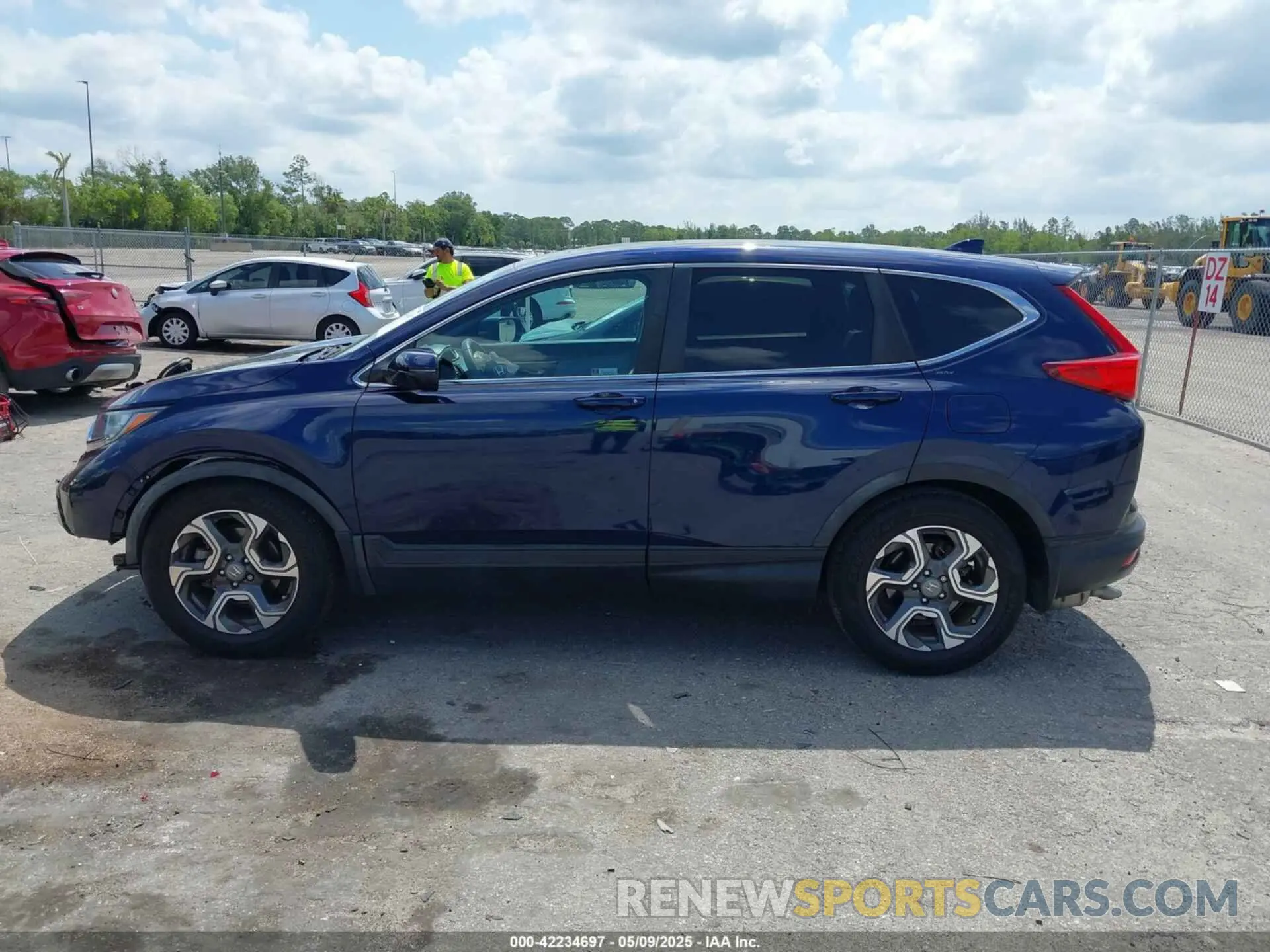 14 Photograph of a damaged car 7FARW1H51KE008046 HONDA CR-V 2019