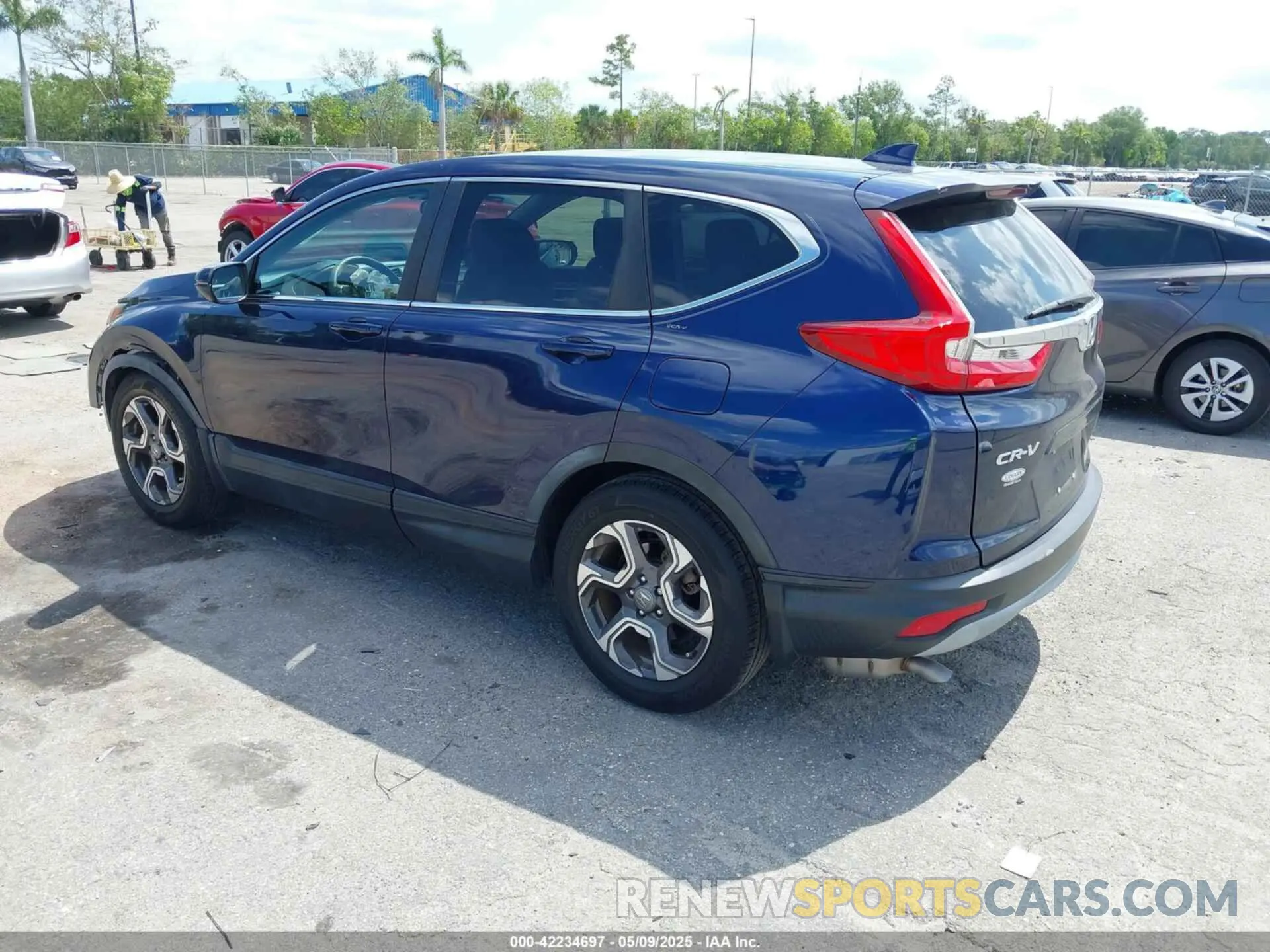 3 Photograph of a damaged car 7FARW1H51KE008046 HONDA CR-V 2019
