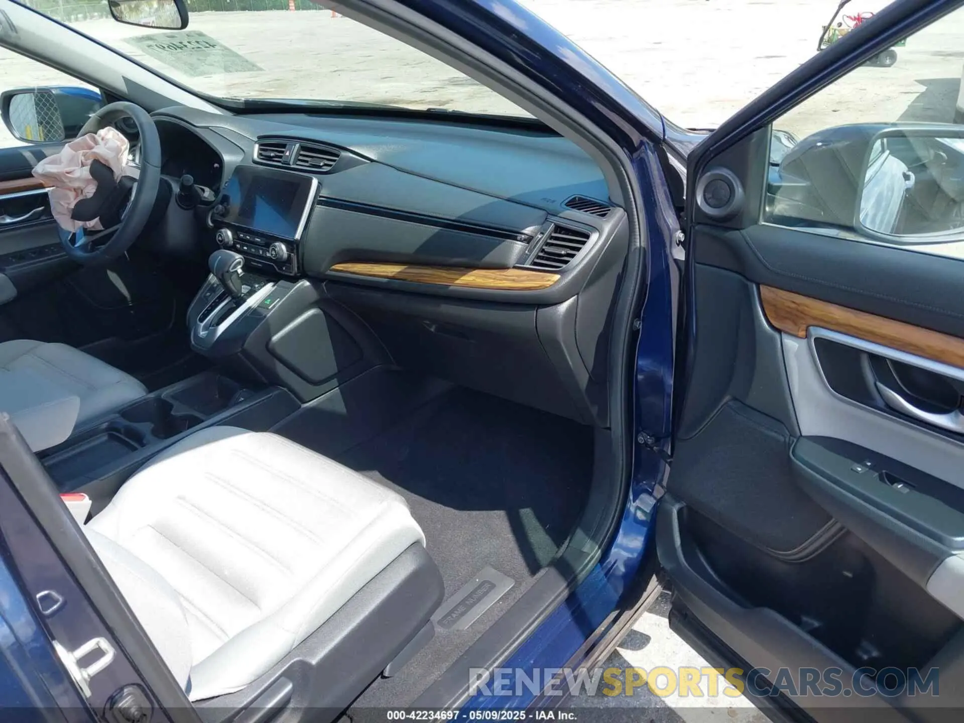 5 Photograph of a damaged car 7FARW1H51KE008046 HONDA CR-V 2019