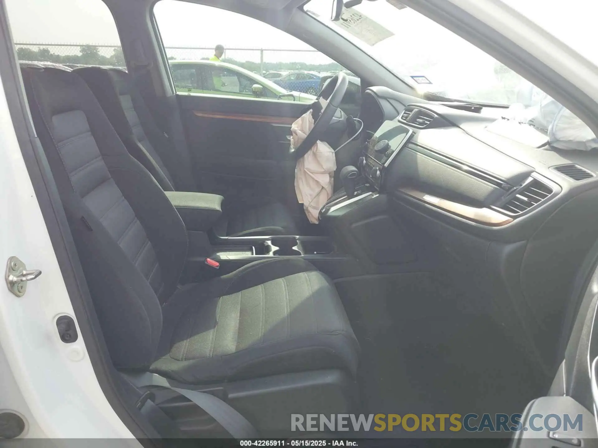 5 Photograph of a damaged car 7FARW1H51KE019516 HONDA CR-V 2019