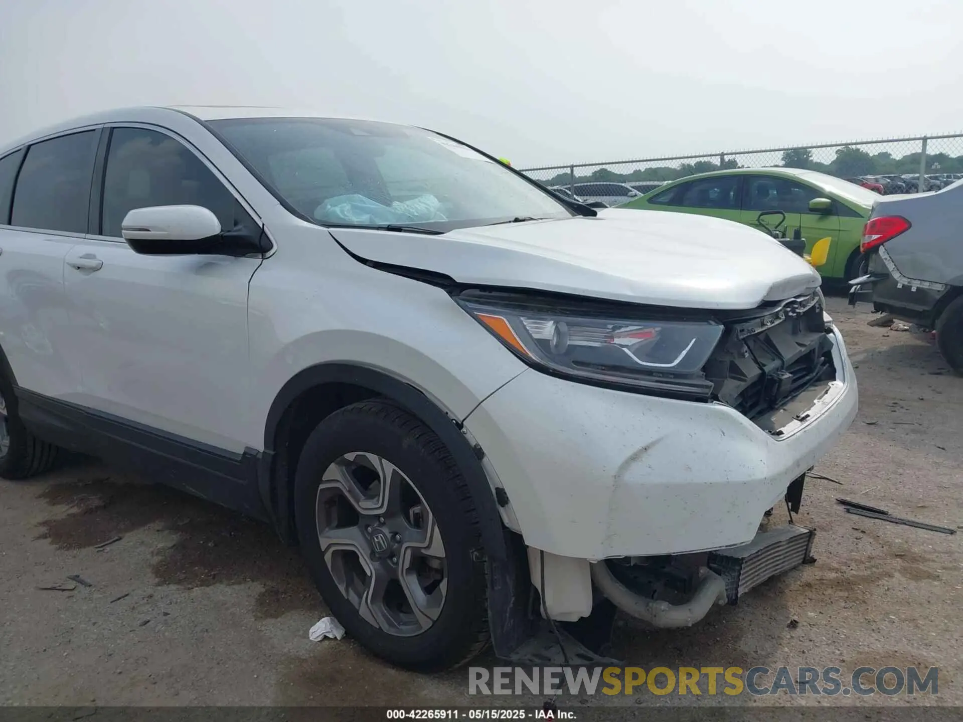 6 Photograph of a damaged car 7FARW1H51KE019516 HONDA CR-V 2019