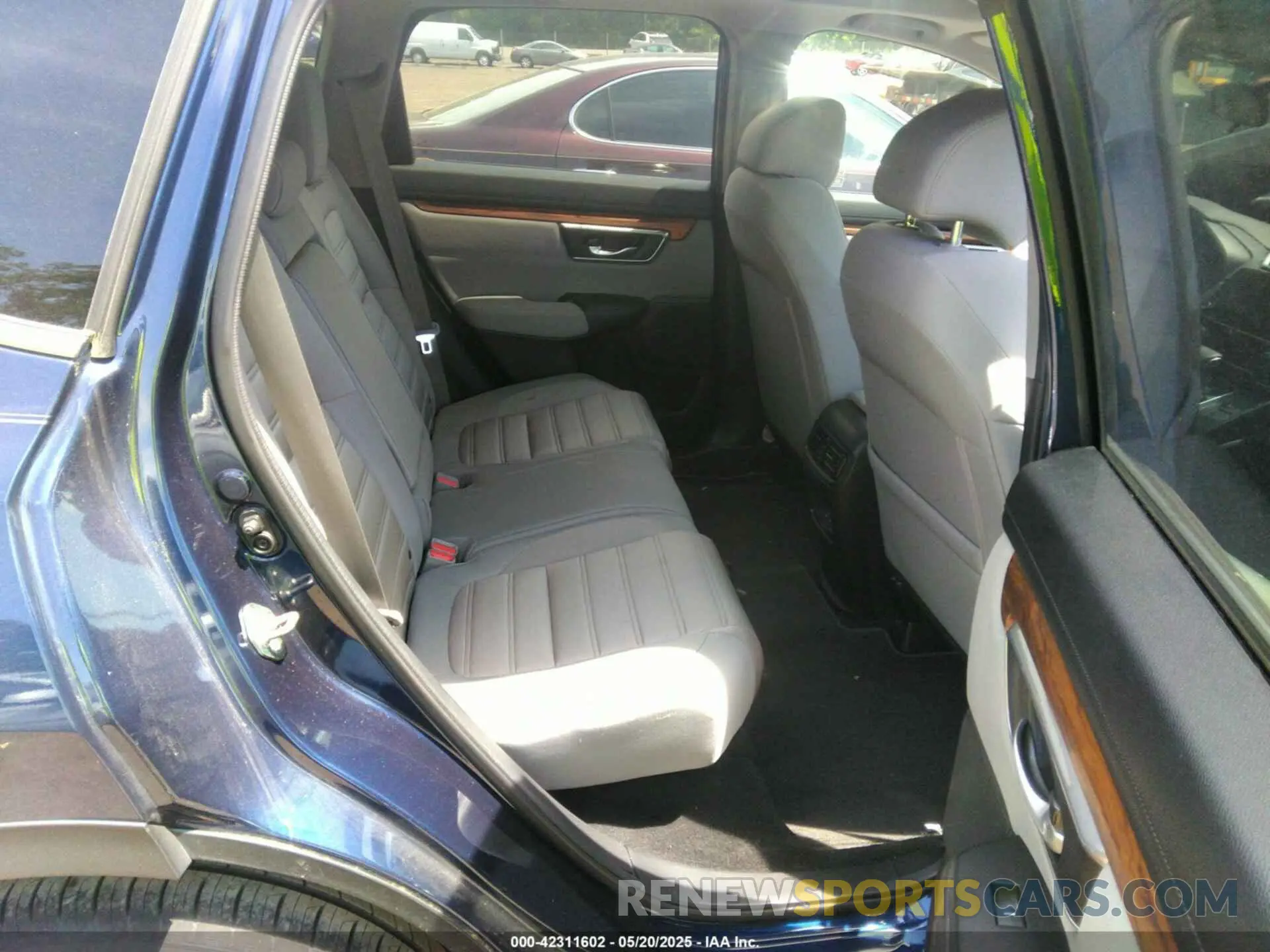 8 Photograph of a damaged car 7FARW1H51KE022321 HONDA CR-V 2019