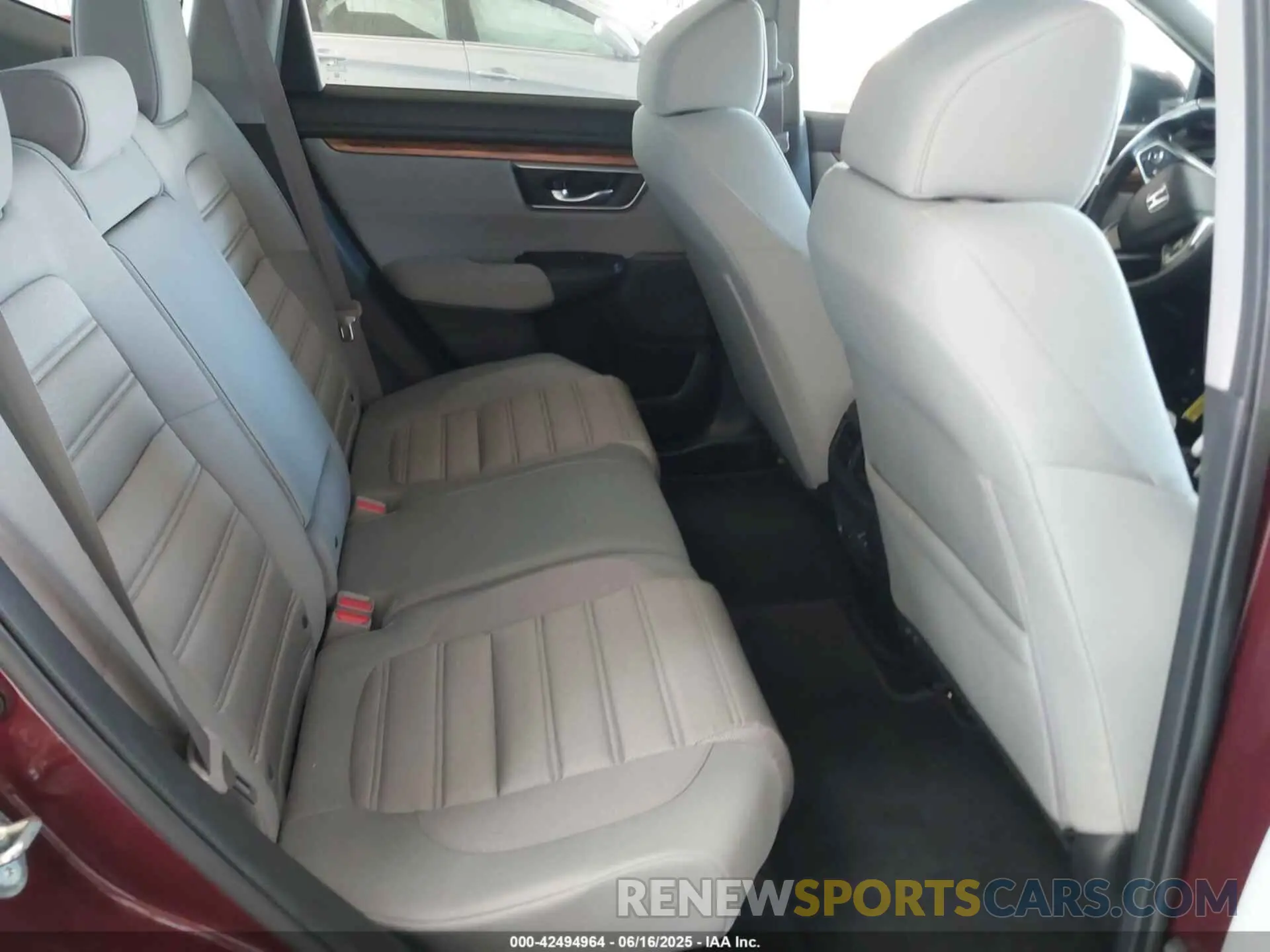 8 Photograph of a damaged car 7FARW1H53KE009005 HONDA CR-V 2019