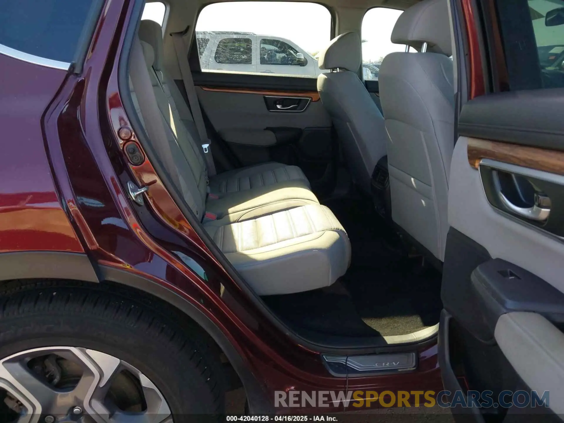 8 Photograph of a damaged car 7FARW1H53KE012423 HONDA CR-V 2019