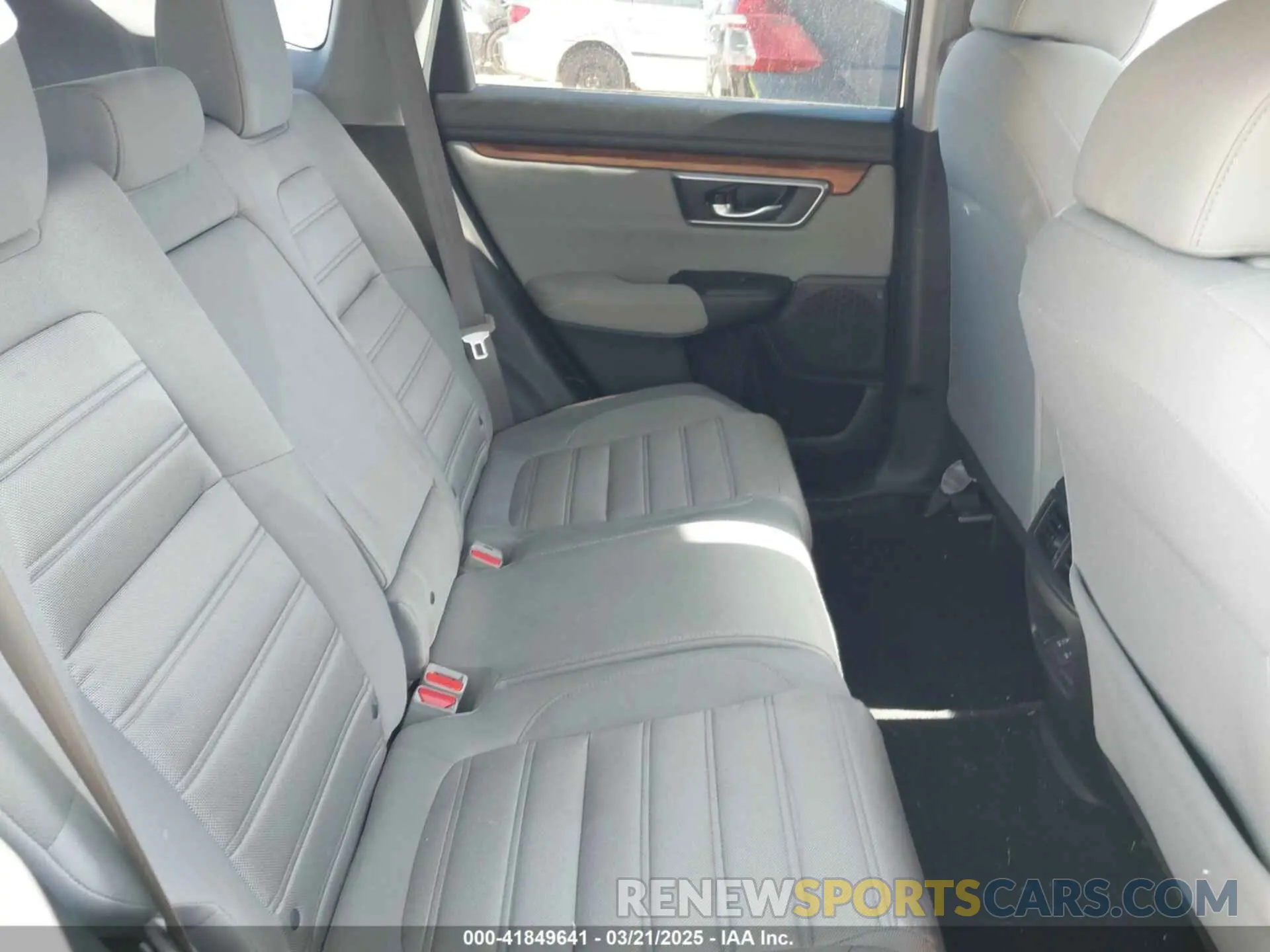 8 Photograph of a damaged car 7FARW1H53KE018173 HONDA CR-V 2019