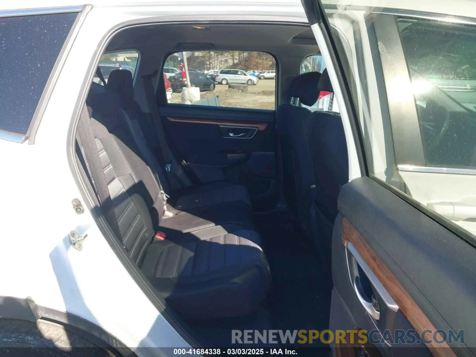 8 Photograph of a damaged car 7FARW1H54KE019493 HONDA CR-V 2019