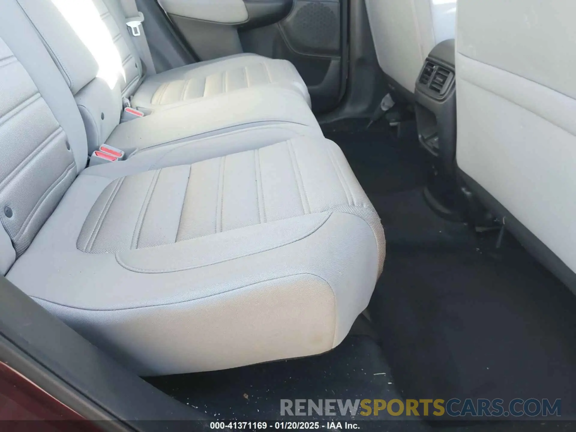 8 Photograph of a damaged car 7FARW1H55KE018479 HONDA CR-V 2019