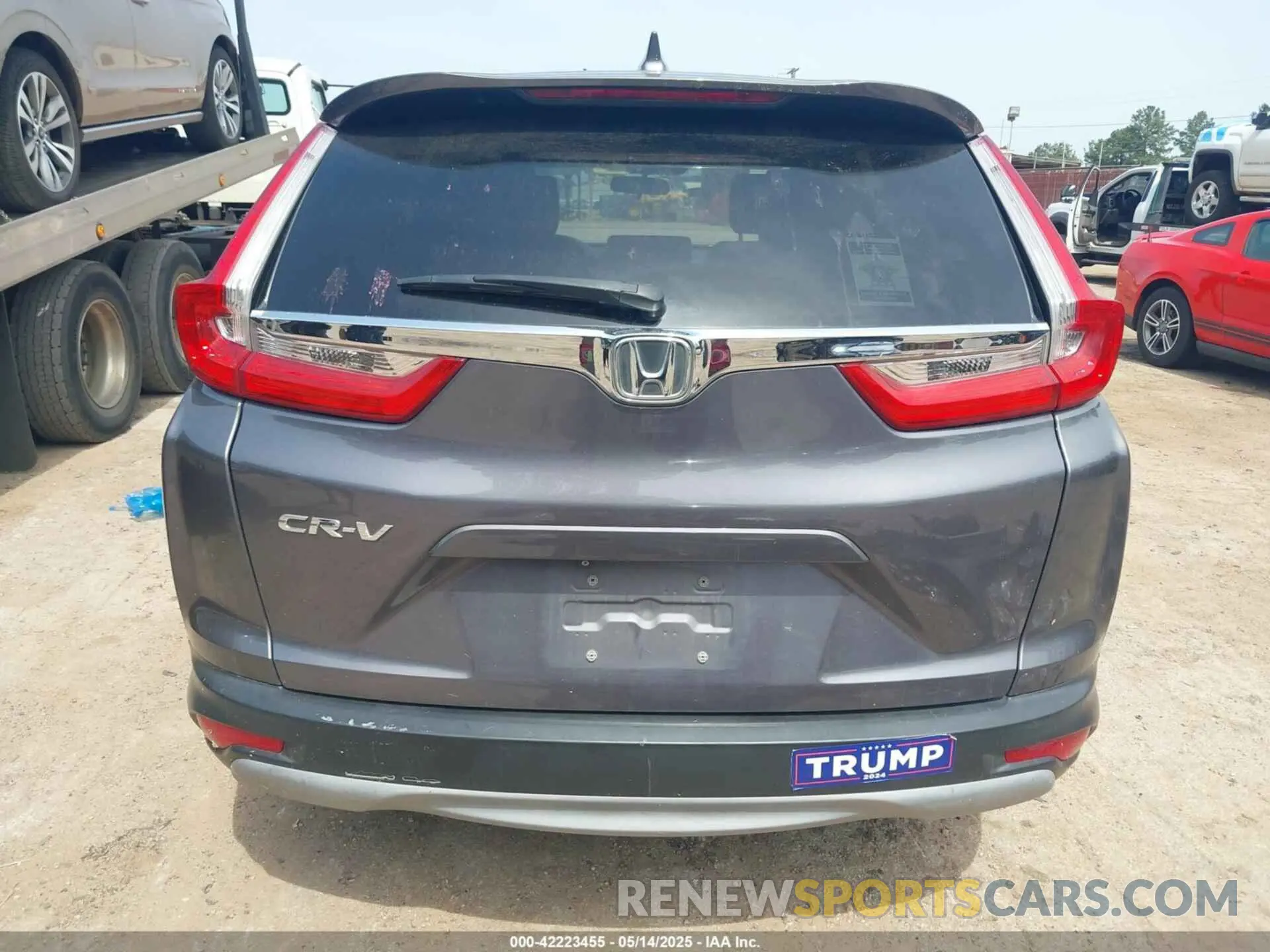 17 Photograph of a damaged car 7FARW1H55KE032690 HONDA CR-V 2019