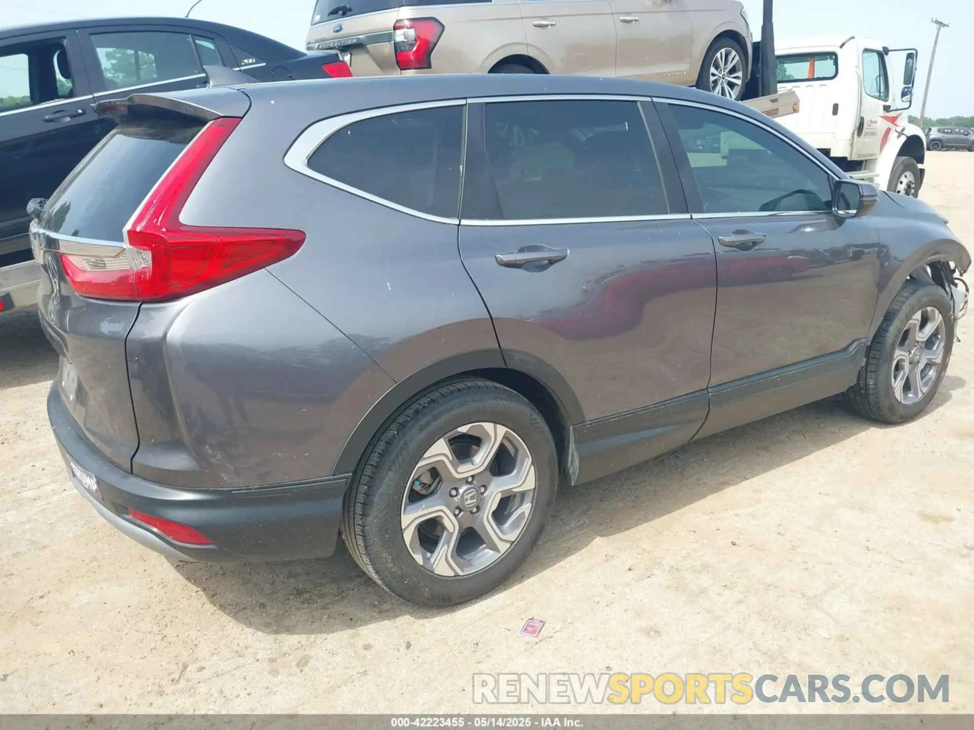 4 Photograph of a damaged car 7FARW1H55KE032690 HONDA CR-V 2019