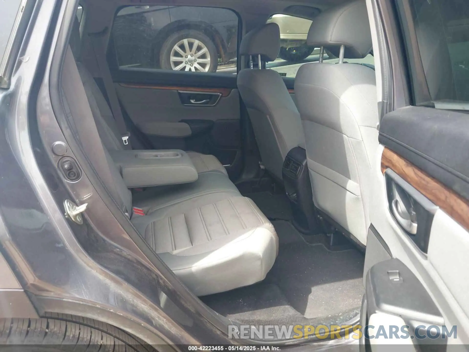 8 Photograph of a damaged car 7FARW1H55KE032690 HONDA CR-V 2019