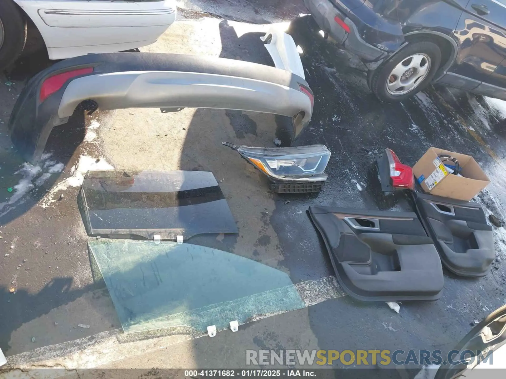 12 Photograph of a damaged car 7FARW1H56KE026283 HONDA CR-V 2019