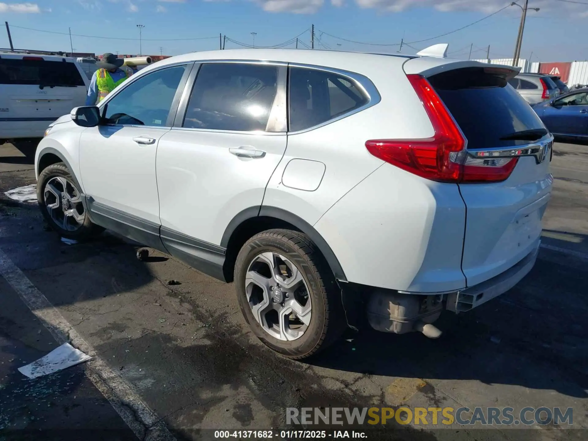 3 Photograph of a damaged car 7FARW1H56KE026283 HONDA CR-V 2019