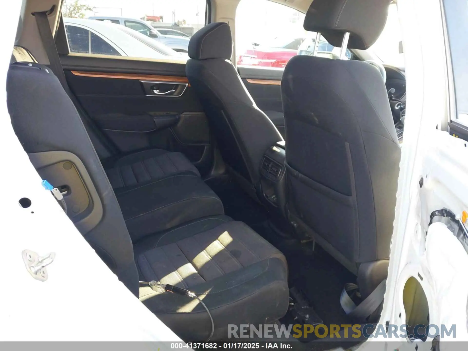8 Photograph of a damaged car 7FARW1H56KE026283 HONDA CR-V 2019
