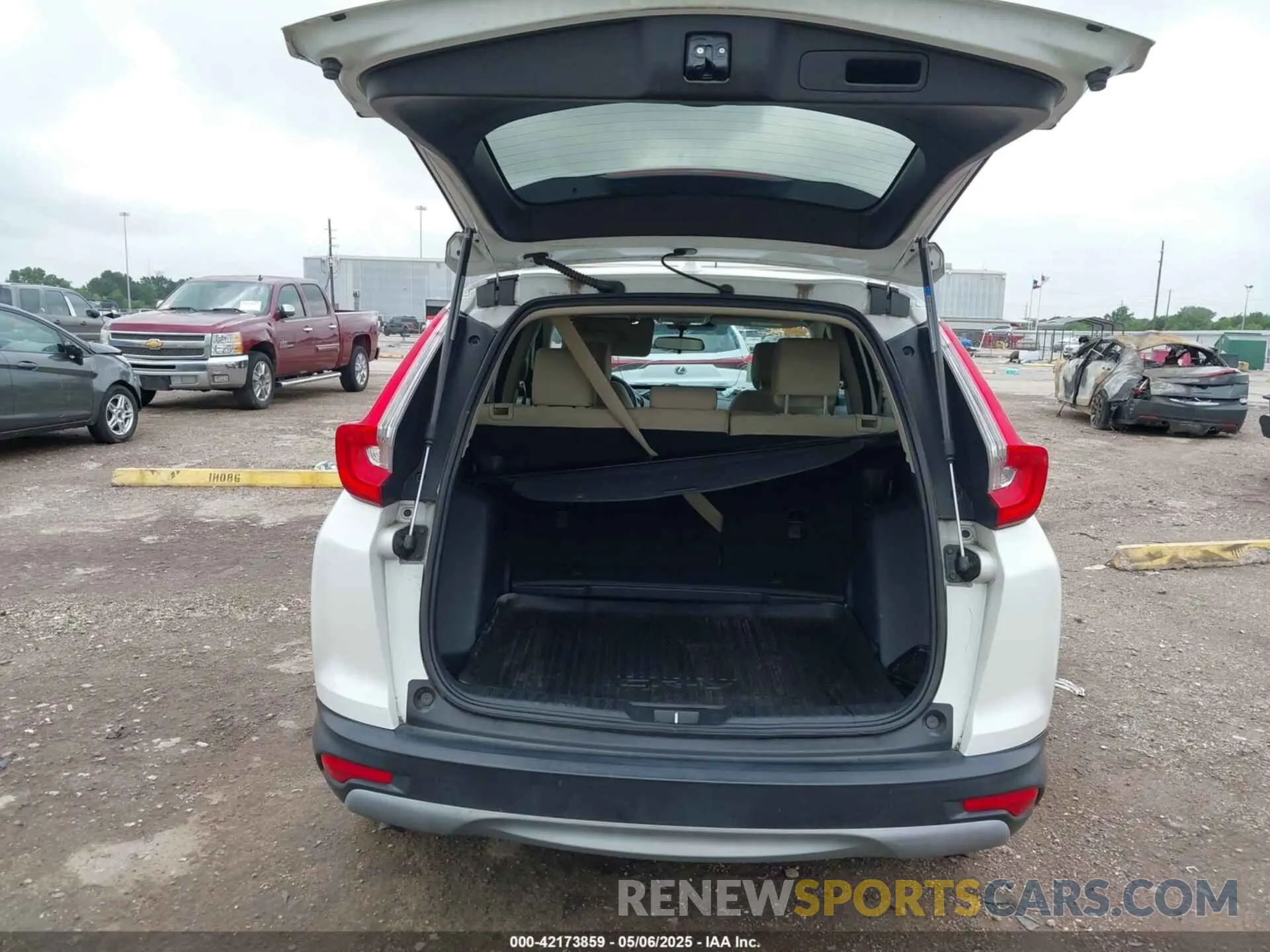 17 Photograph of a damaged car 7FARW1H57KE039981 HONDA CR-V 2019