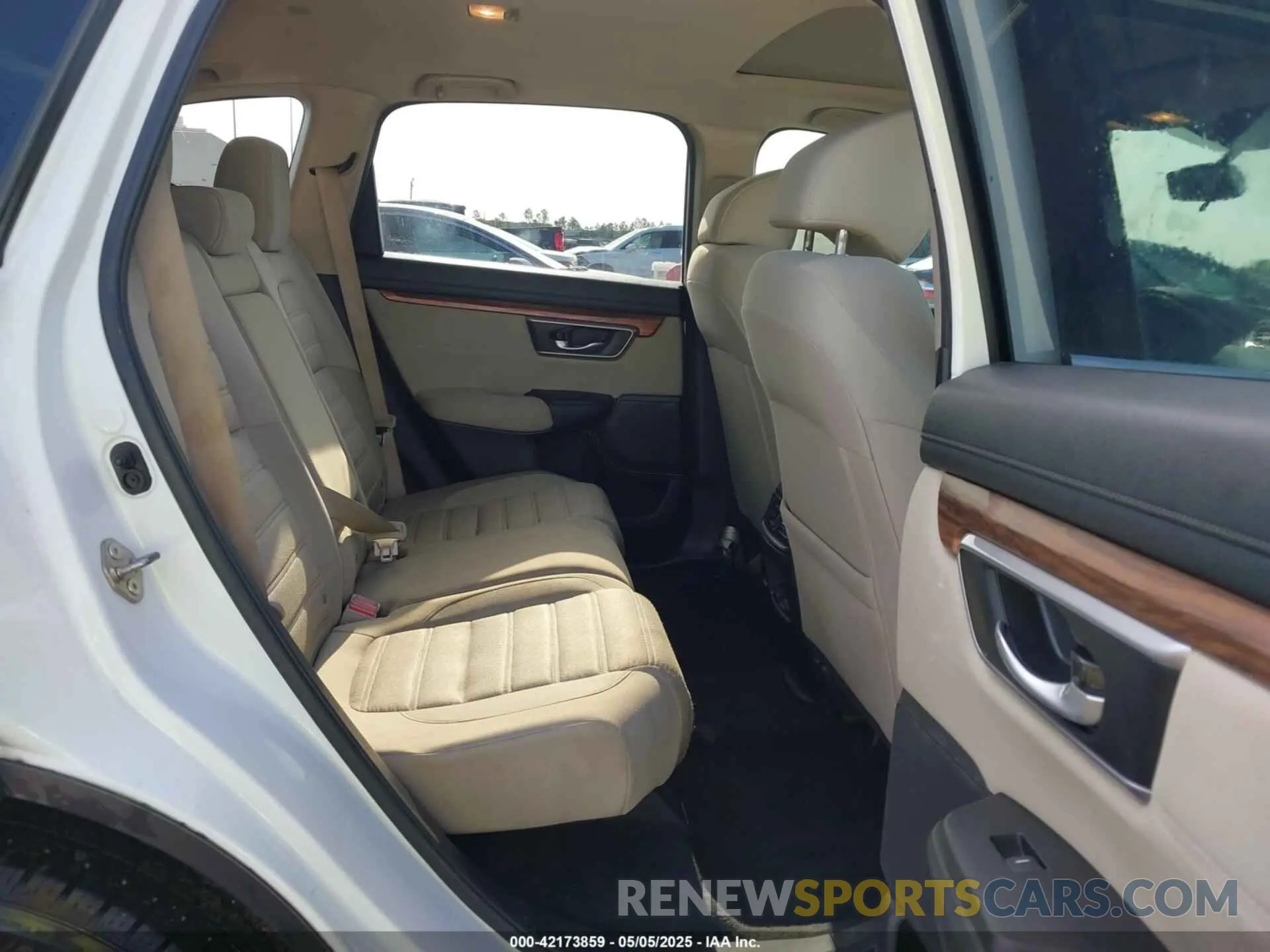 8 Photograph of a damaged car 7FARW1H57KE039981 HONDA CR-V 2019