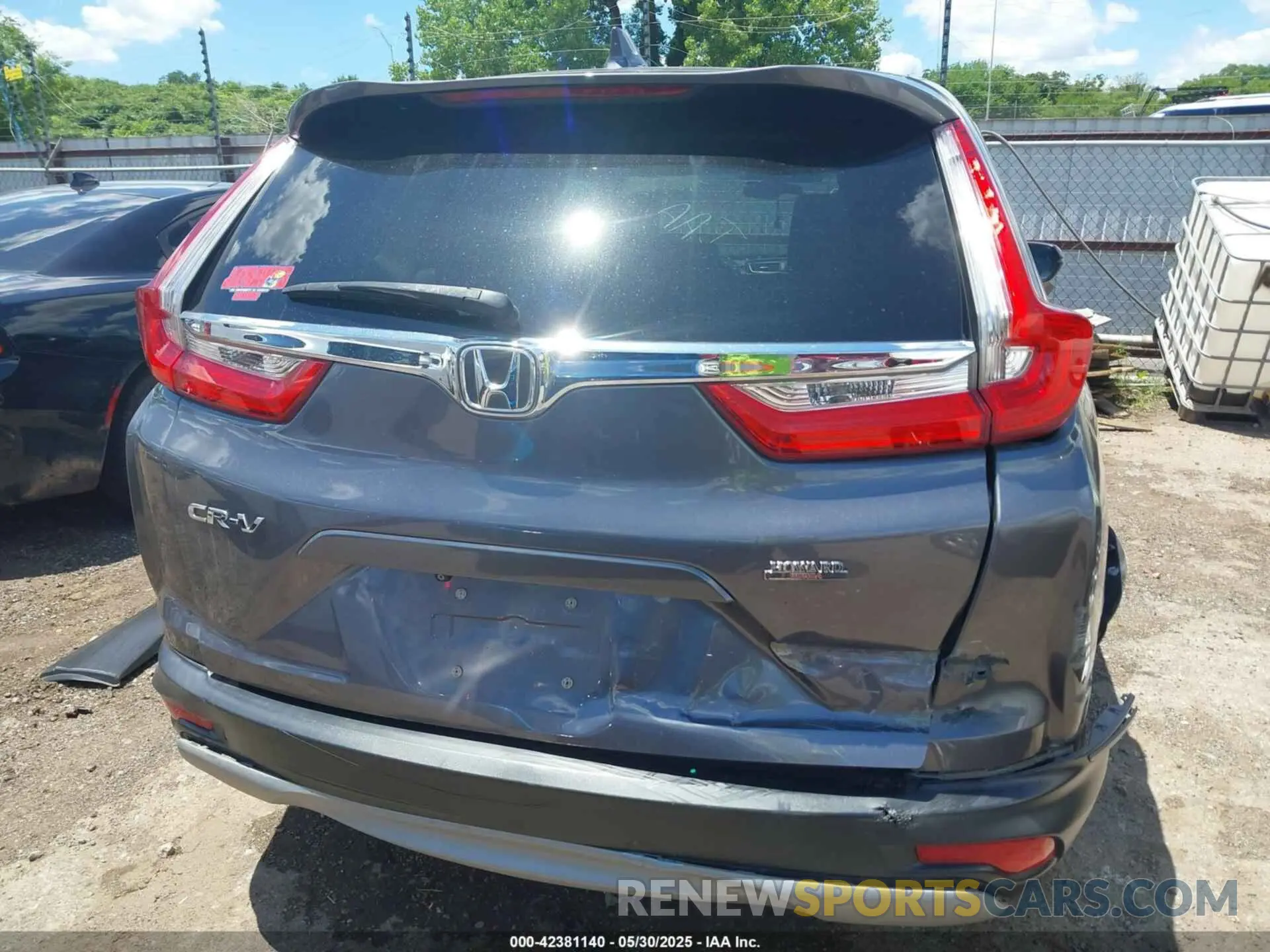 17 Photograph of a damaged car 7FARW1H58KE027824 HONDA CR-V 2019