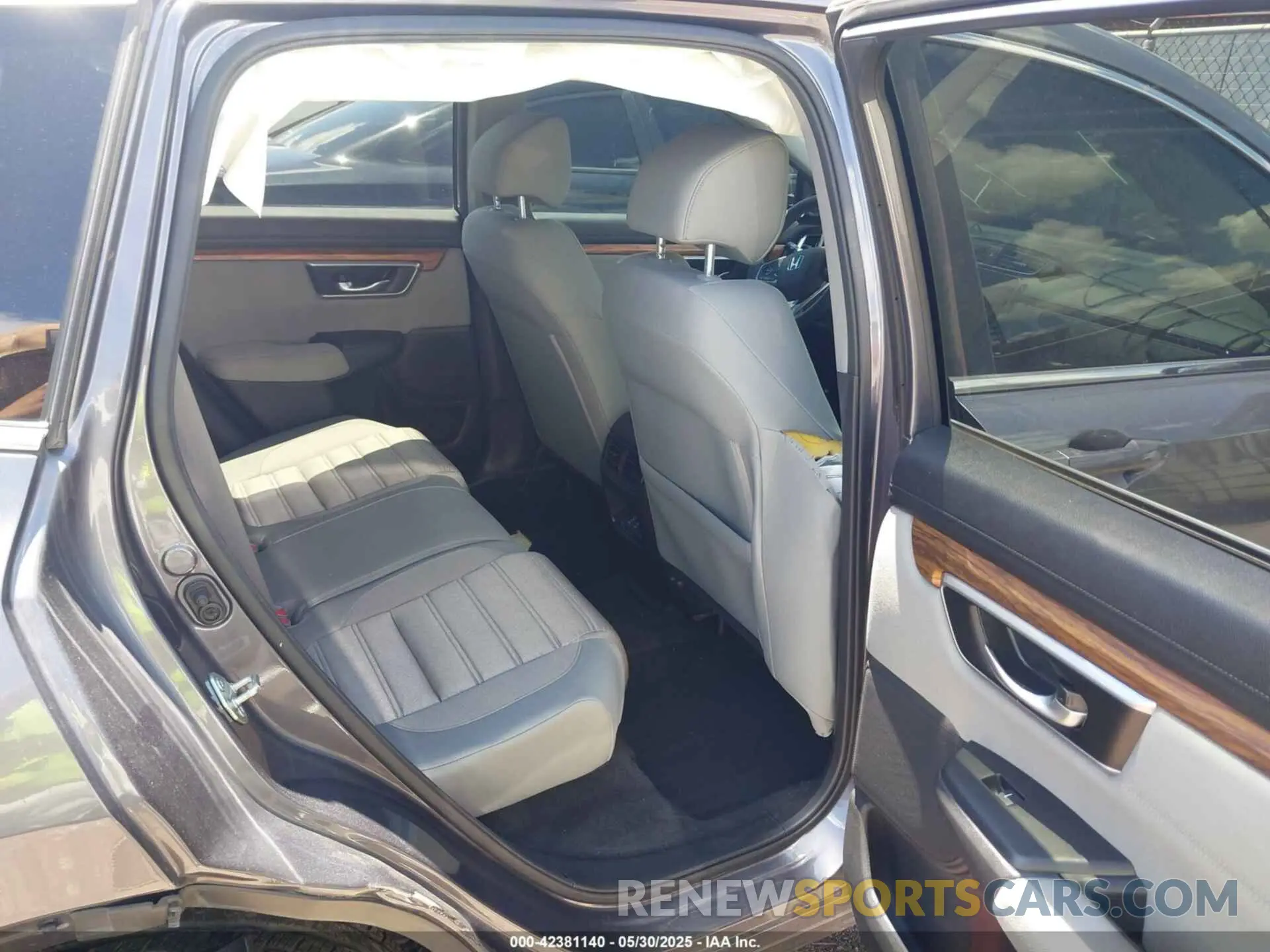 8 Photograph of a damaged car 7FARW1H58KE027824 HONDA CR-V 2019