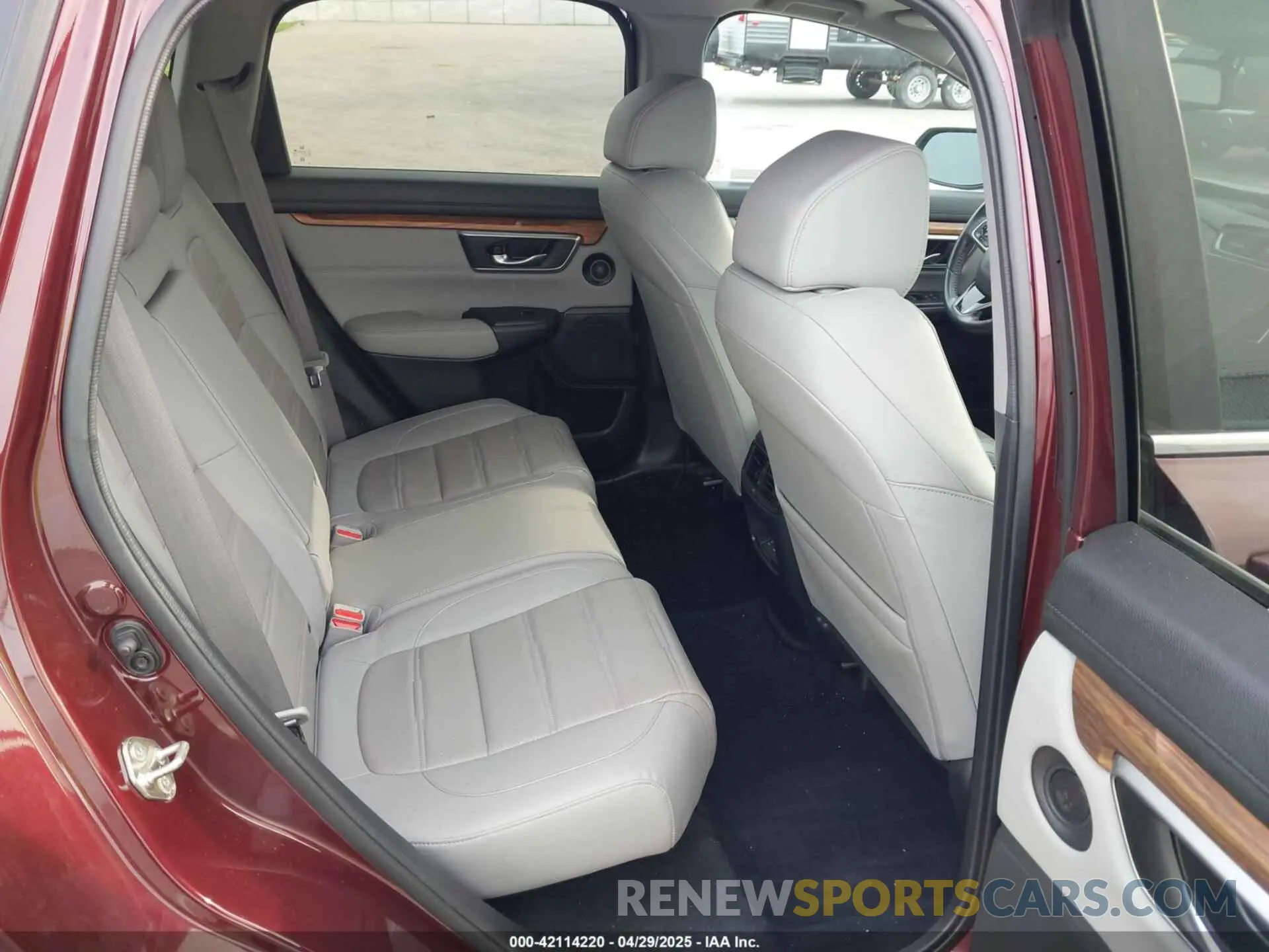 8 Photograph of a damaged car 7FARW1H80KE013409 HONDA CR-V 2019