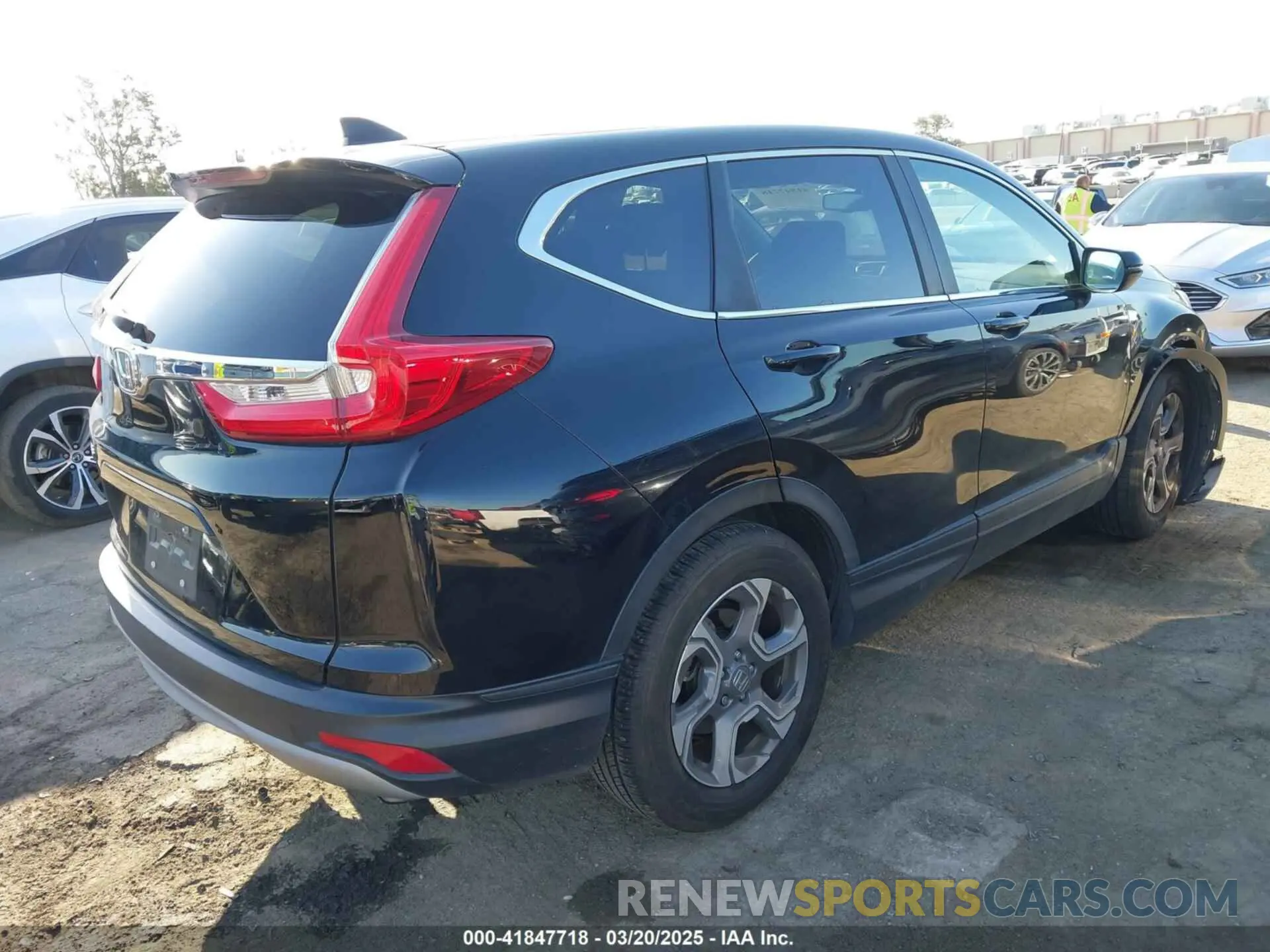 4 Photograph of a damaged car 7FARW1H81KE036164 HONDA CR-V 2019