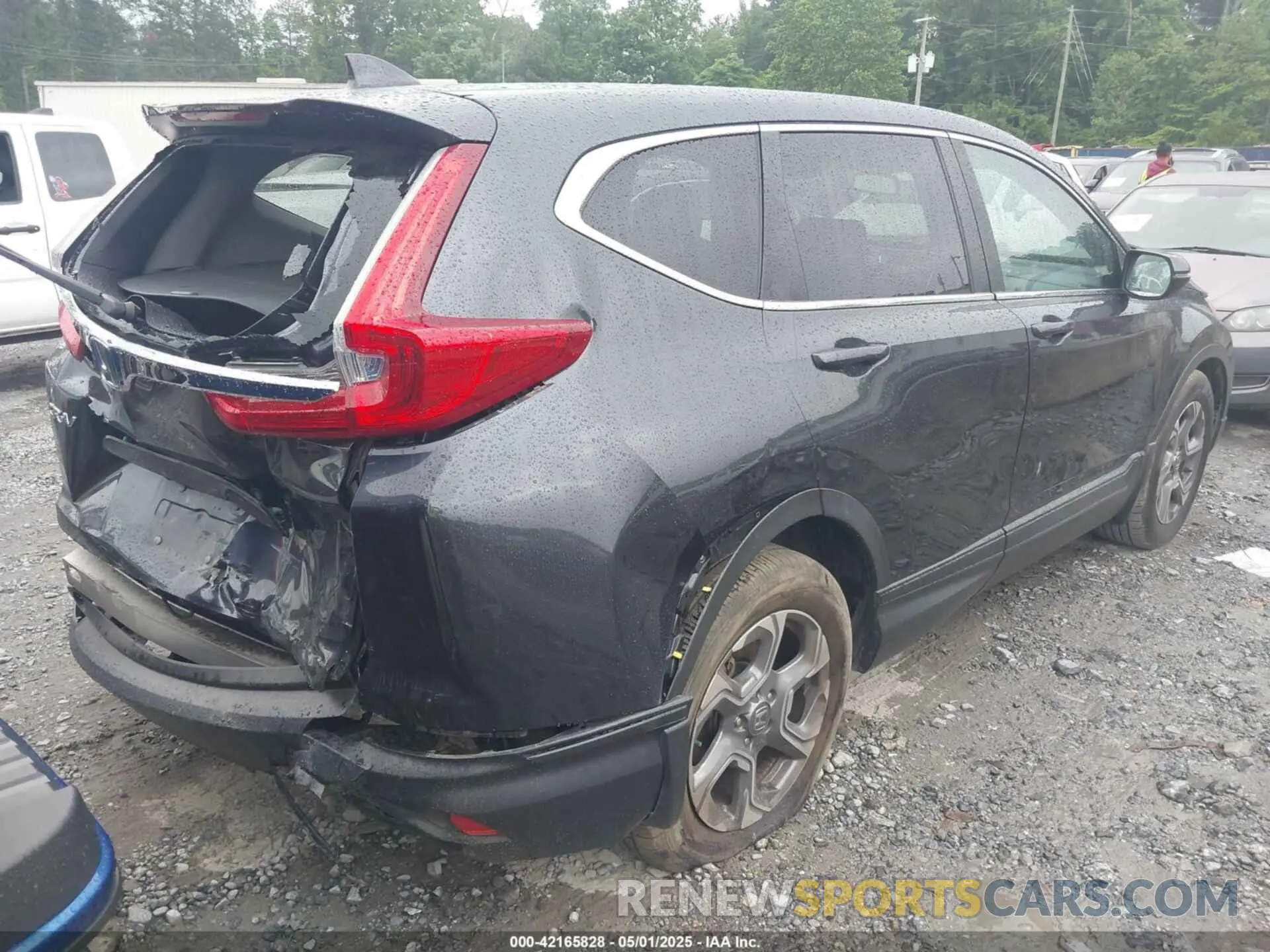 4 Photograph of a damaged car 7FARW1H82KE029661 HONDA CR-V 2019